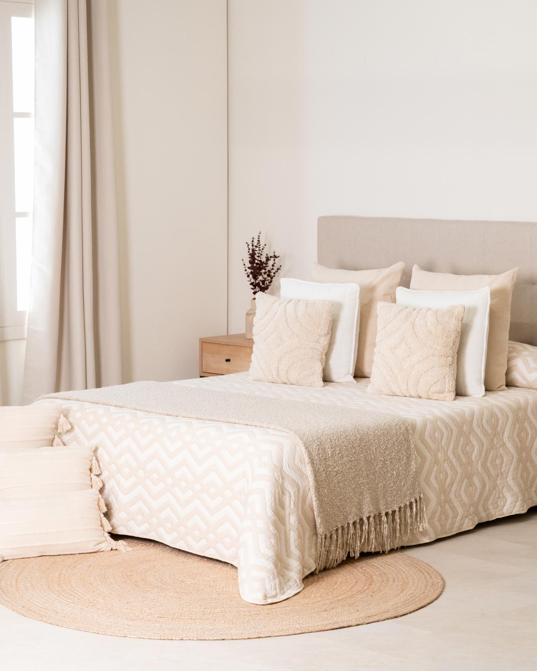 Jacquard cotton bedspread on top
