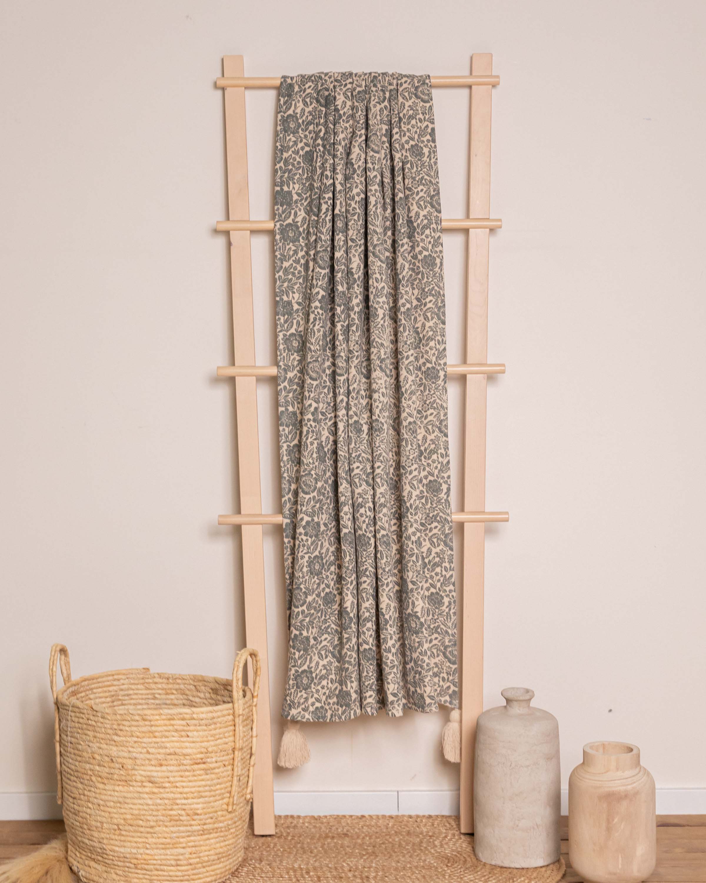 Plaid con detalles en color azul keike