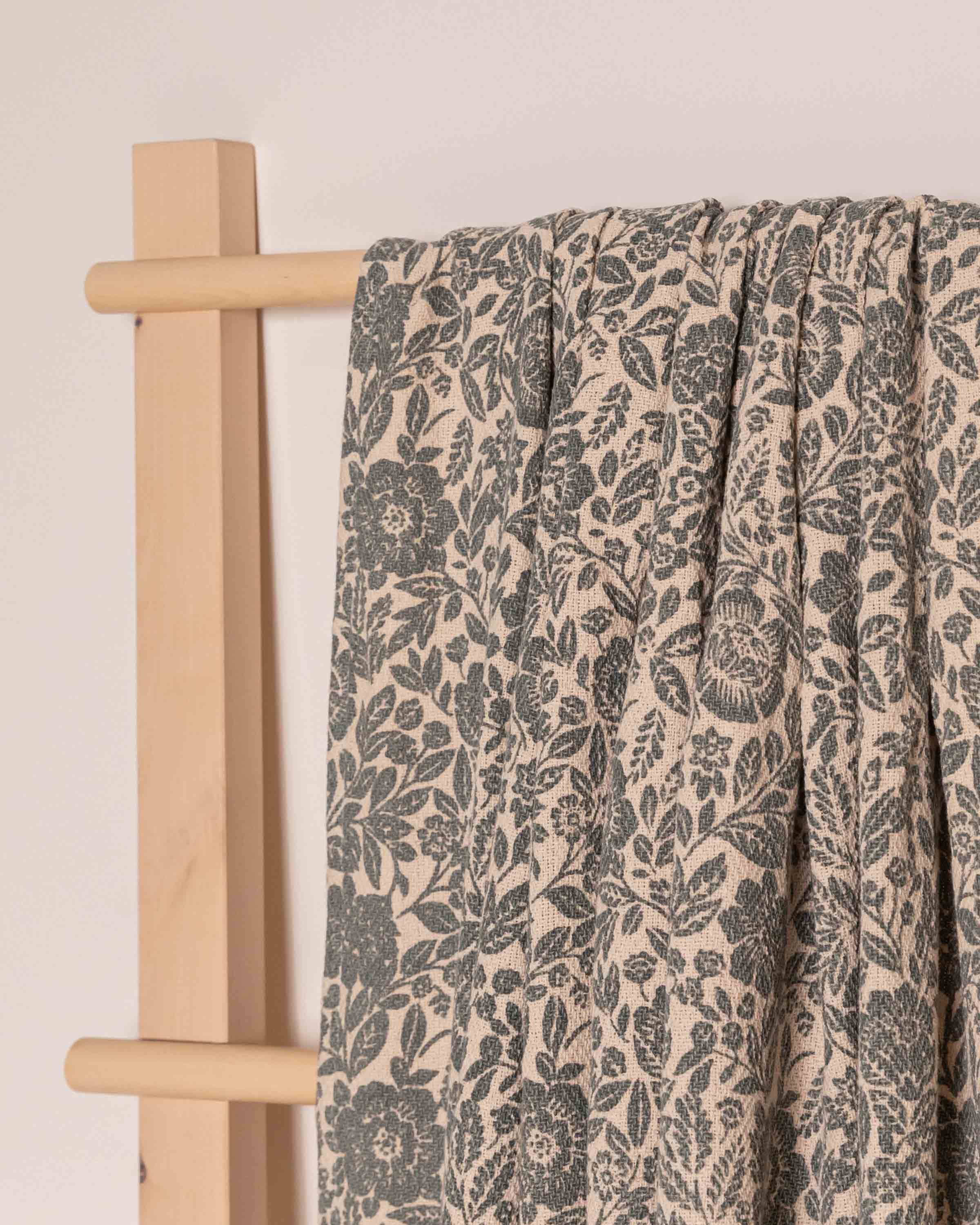 Plaid con detalles en color azul keike