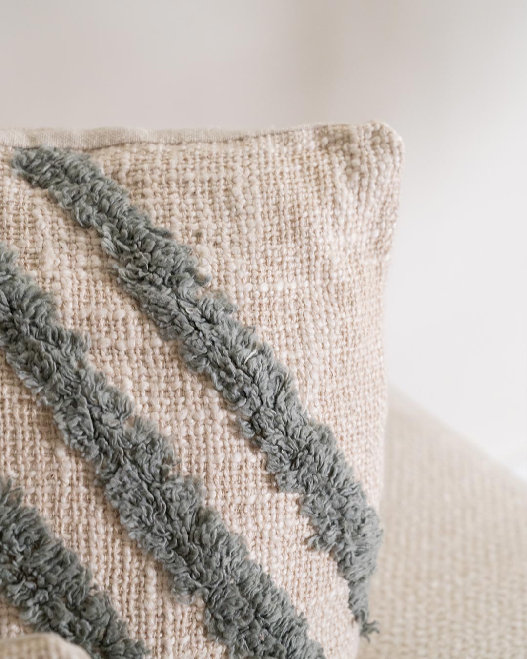 Coussin en coton mat vert sec