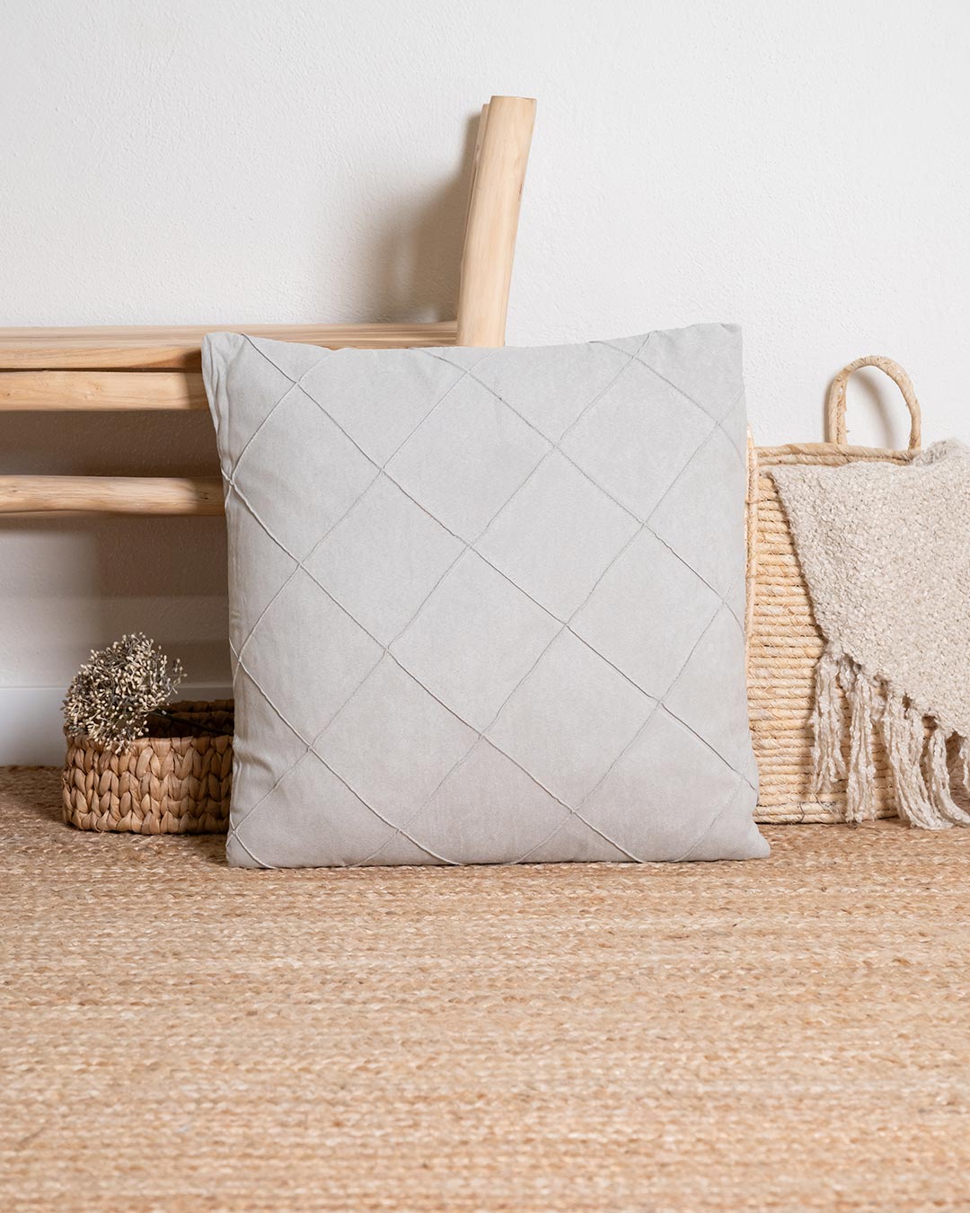 Nouveau coussin Rhombo en daim gris clair