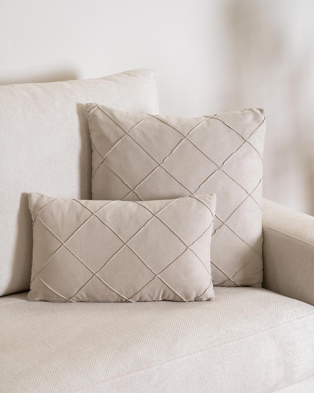 Nouveau coussin Rhombo en daim taupe