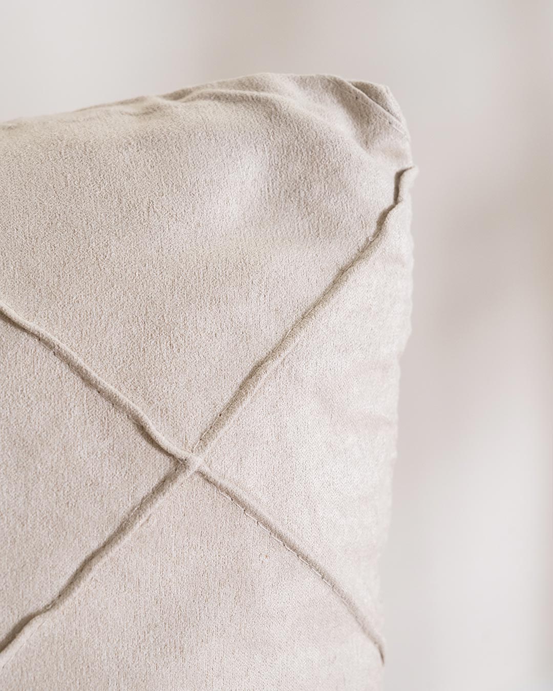 Nouveau coussin Rhombo en daim taupe