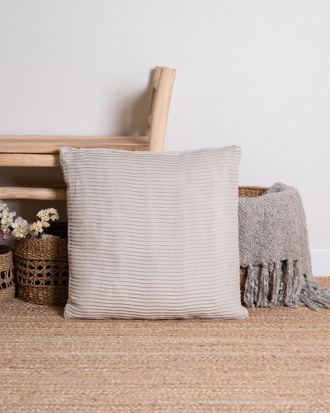 Coussin New Waves en daim taupe