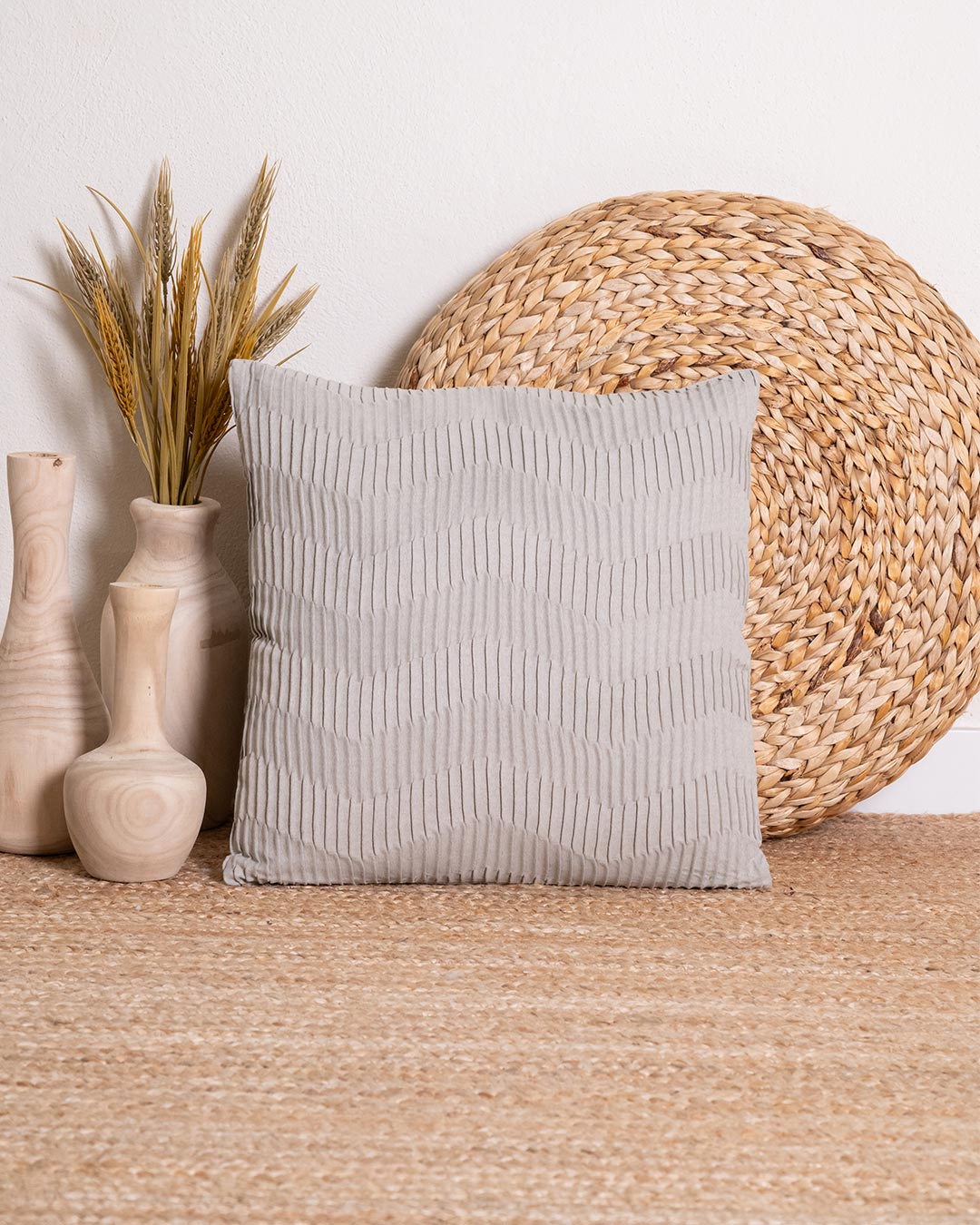 New Trace Cushion en daim gris clair
