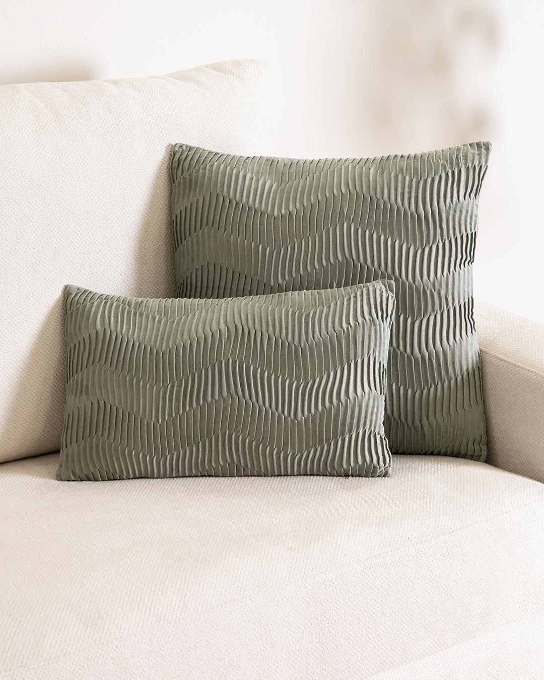 Nouveau coussin Trace en daim vert sec