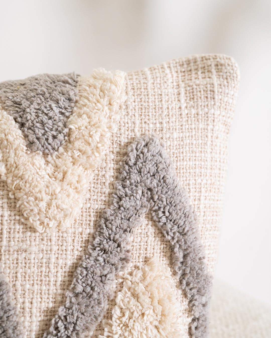 Coussin Valirio en coton gris clair