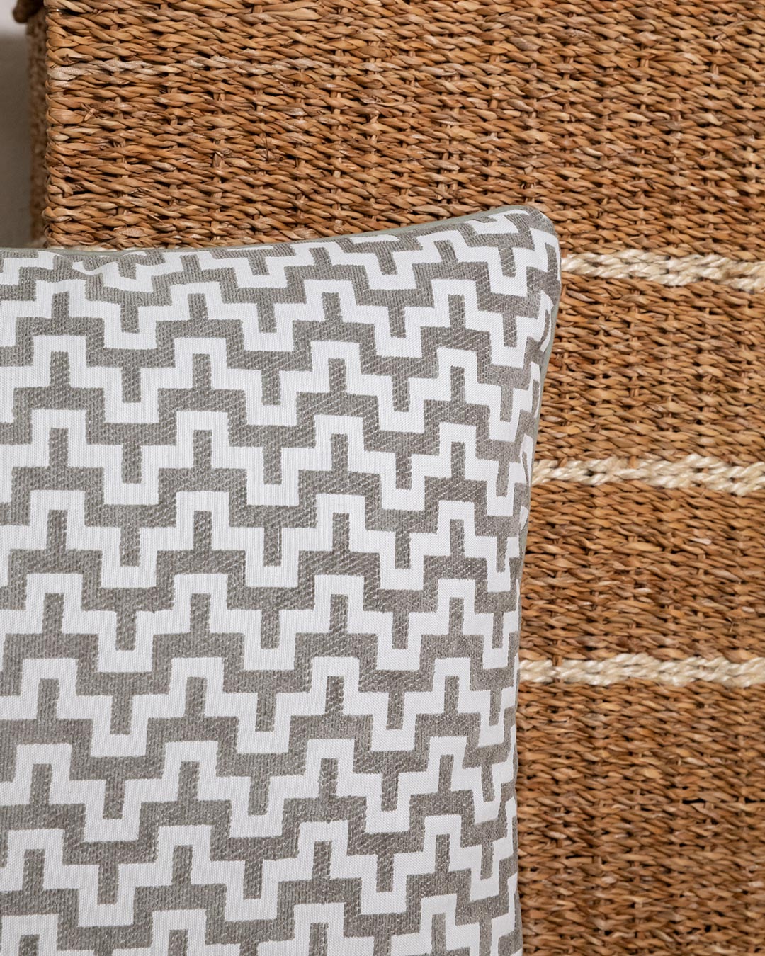 Cojín Jacquard Chenilla Tebas Verde Seco