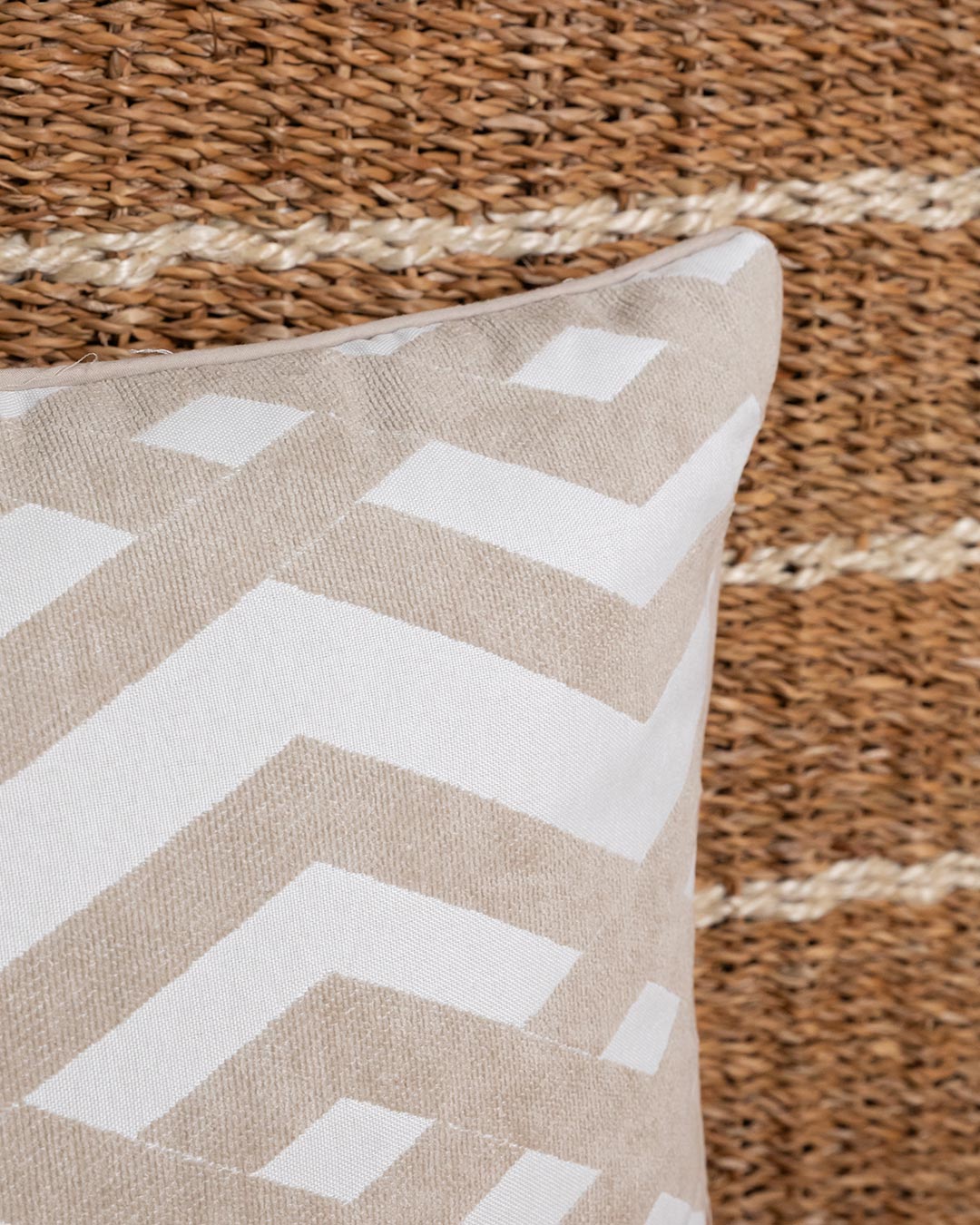 Cojín Jacquard Chenilla Nela Topo