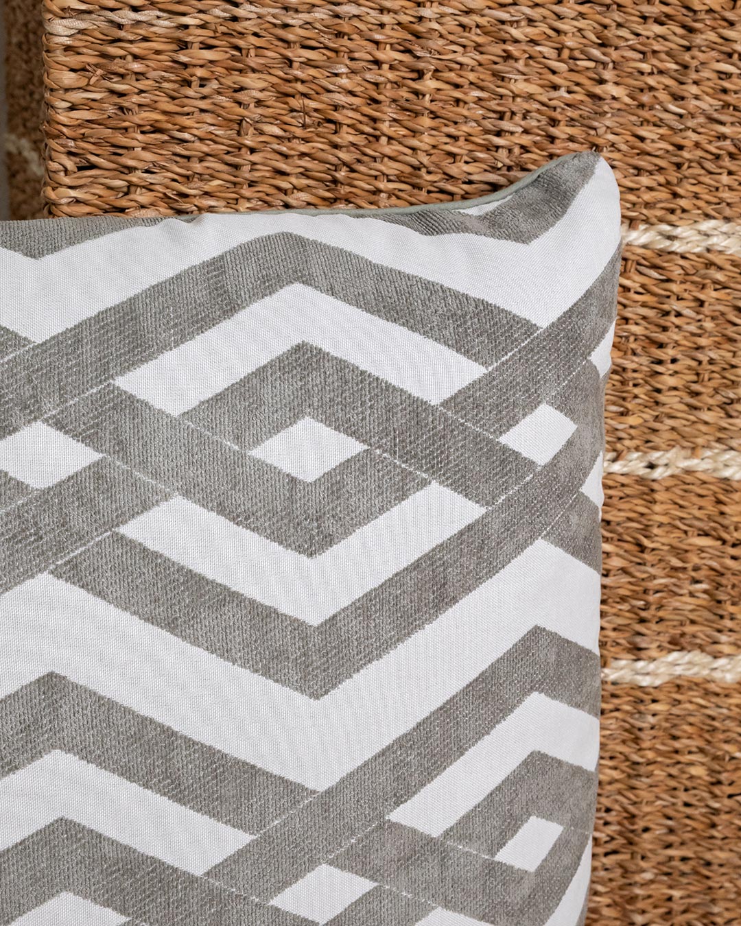 Cojín Jacquard Chenilla Nela Verde Seco