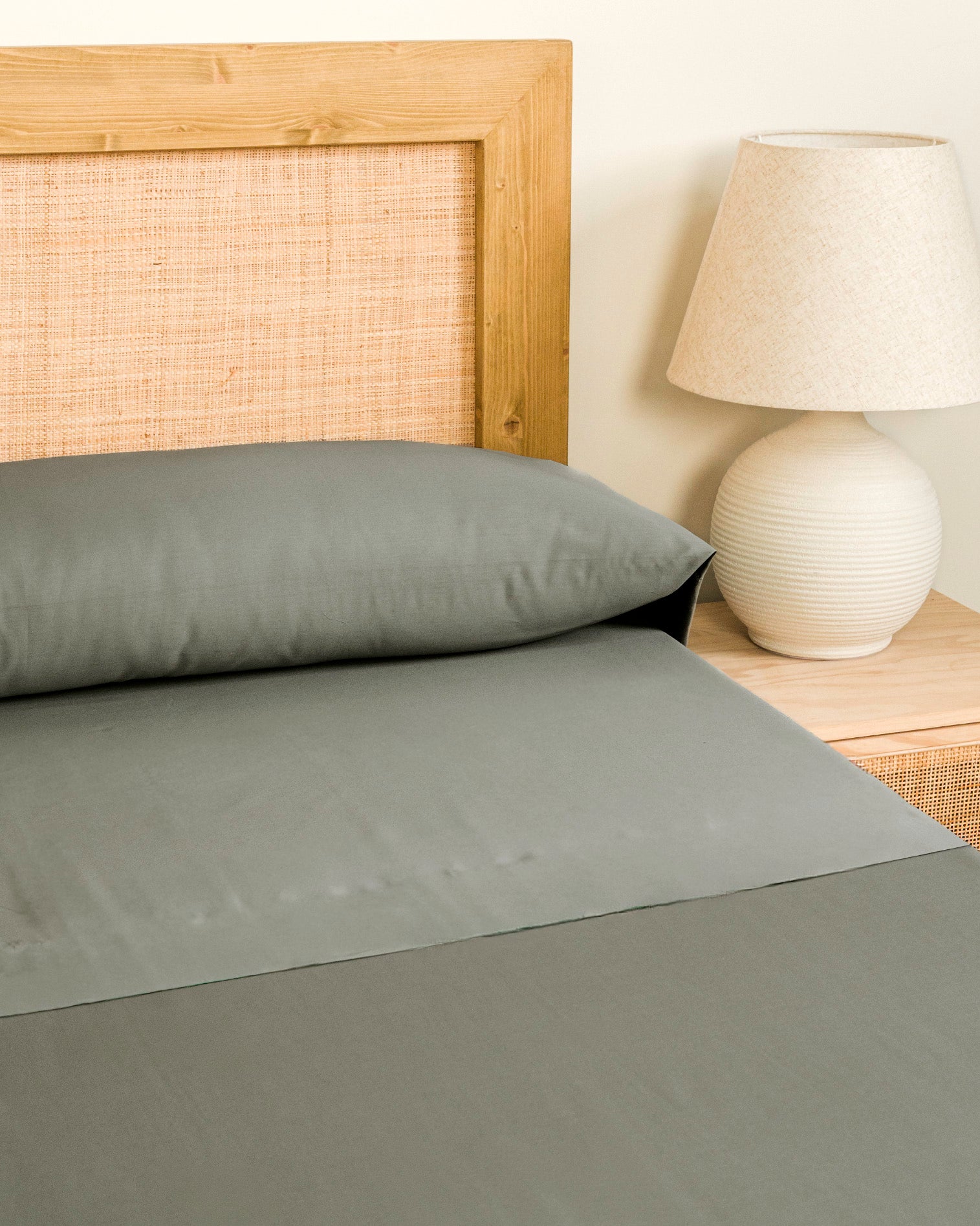 Juego de Sábanas Satén con Vainica Lisas Verde Seco