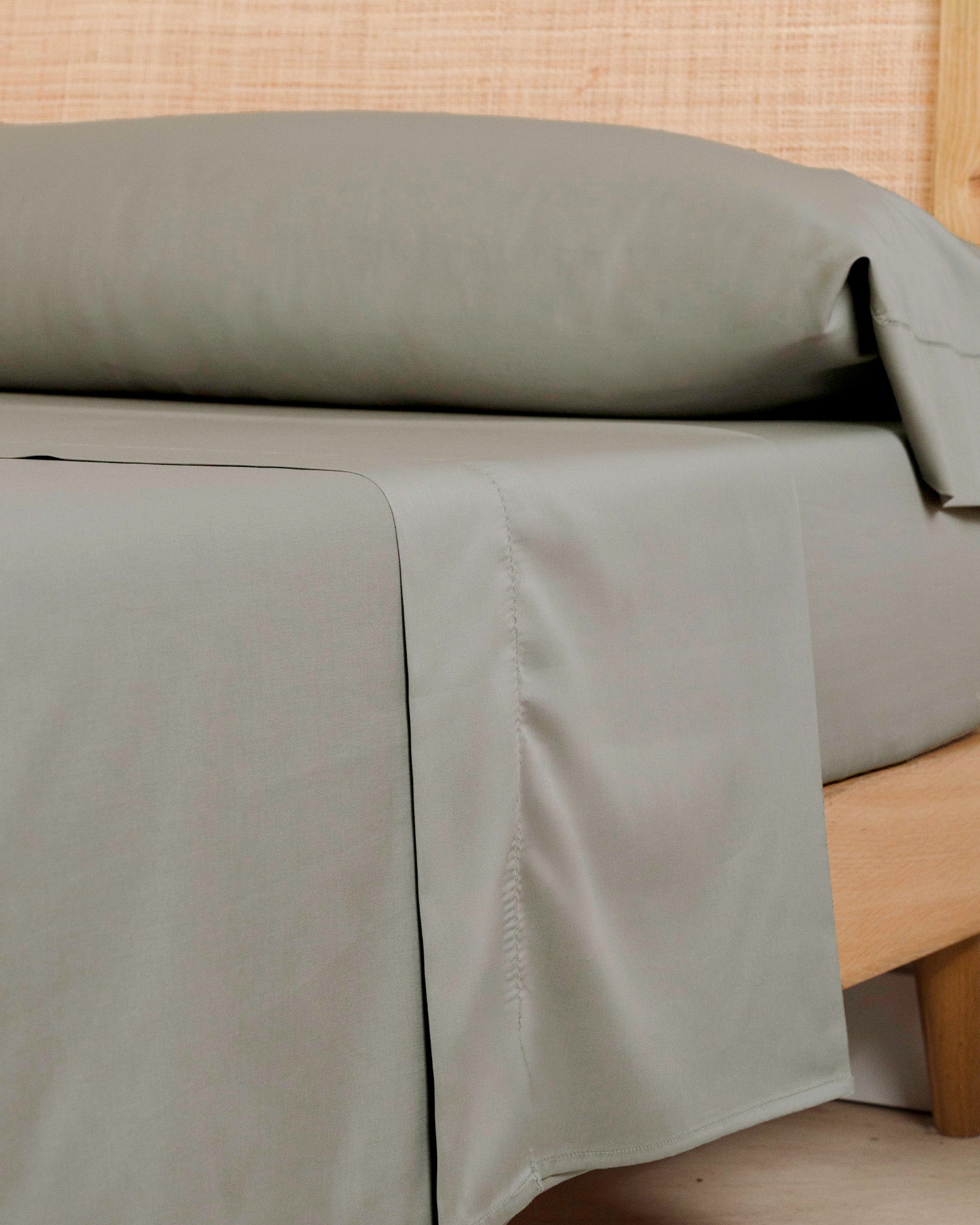 Juego de Sábanas Satén con Vainica Lisas Verde Seco