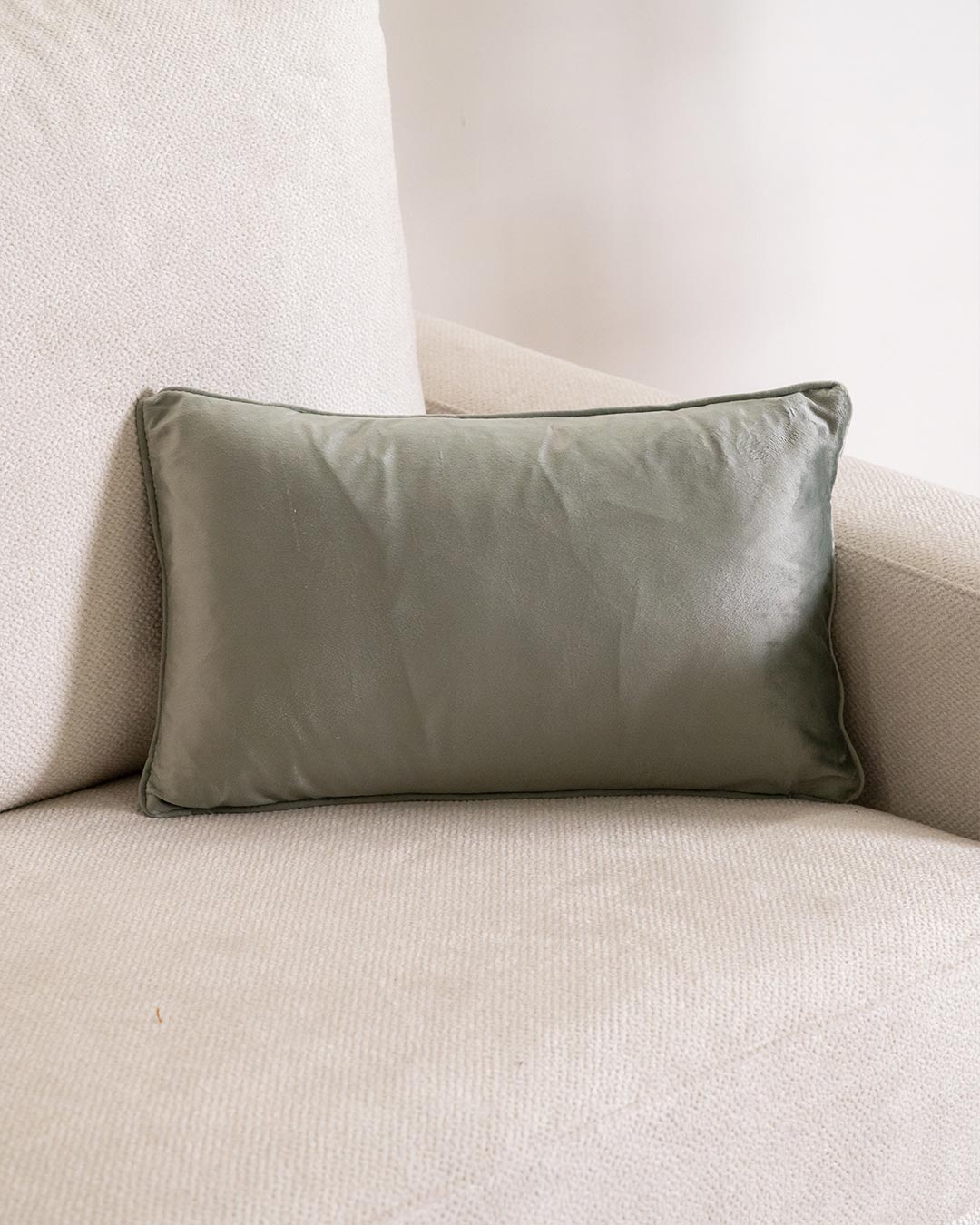 Nuovo cuscino in velluto verde secco