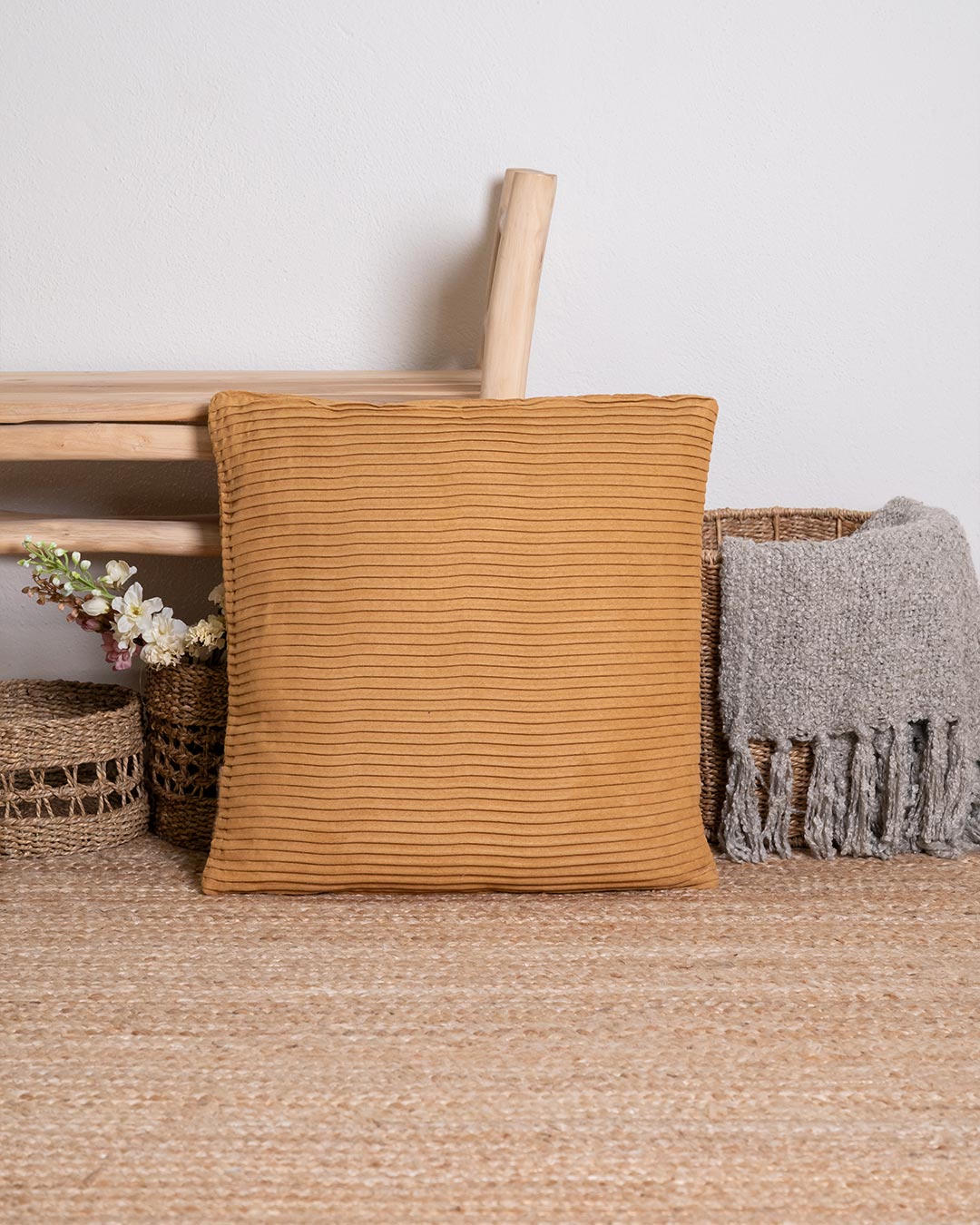 Coussin New Waves en daim ocre
