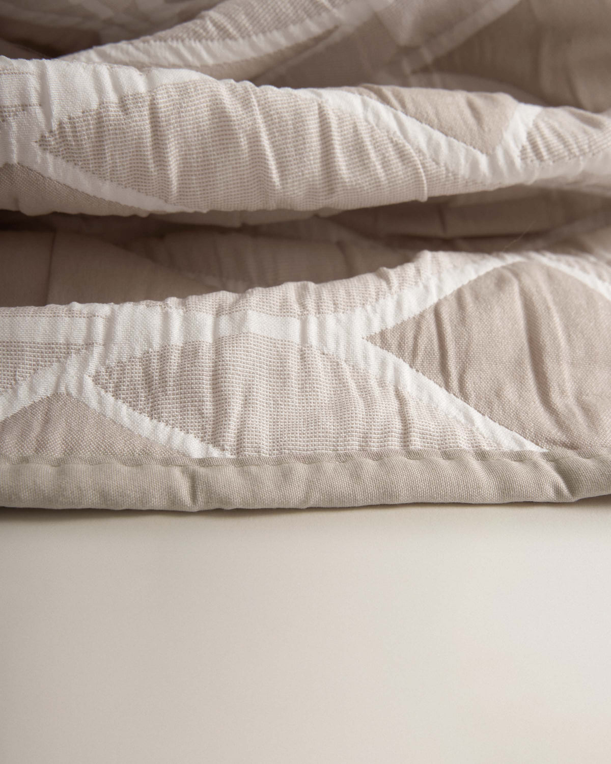 Colcha doble tela jacquard cabot topo