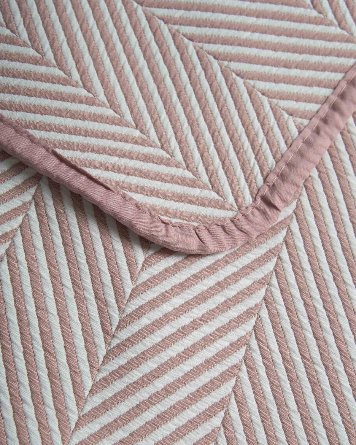 Colcha doble tela jacquard delta rosa keike
