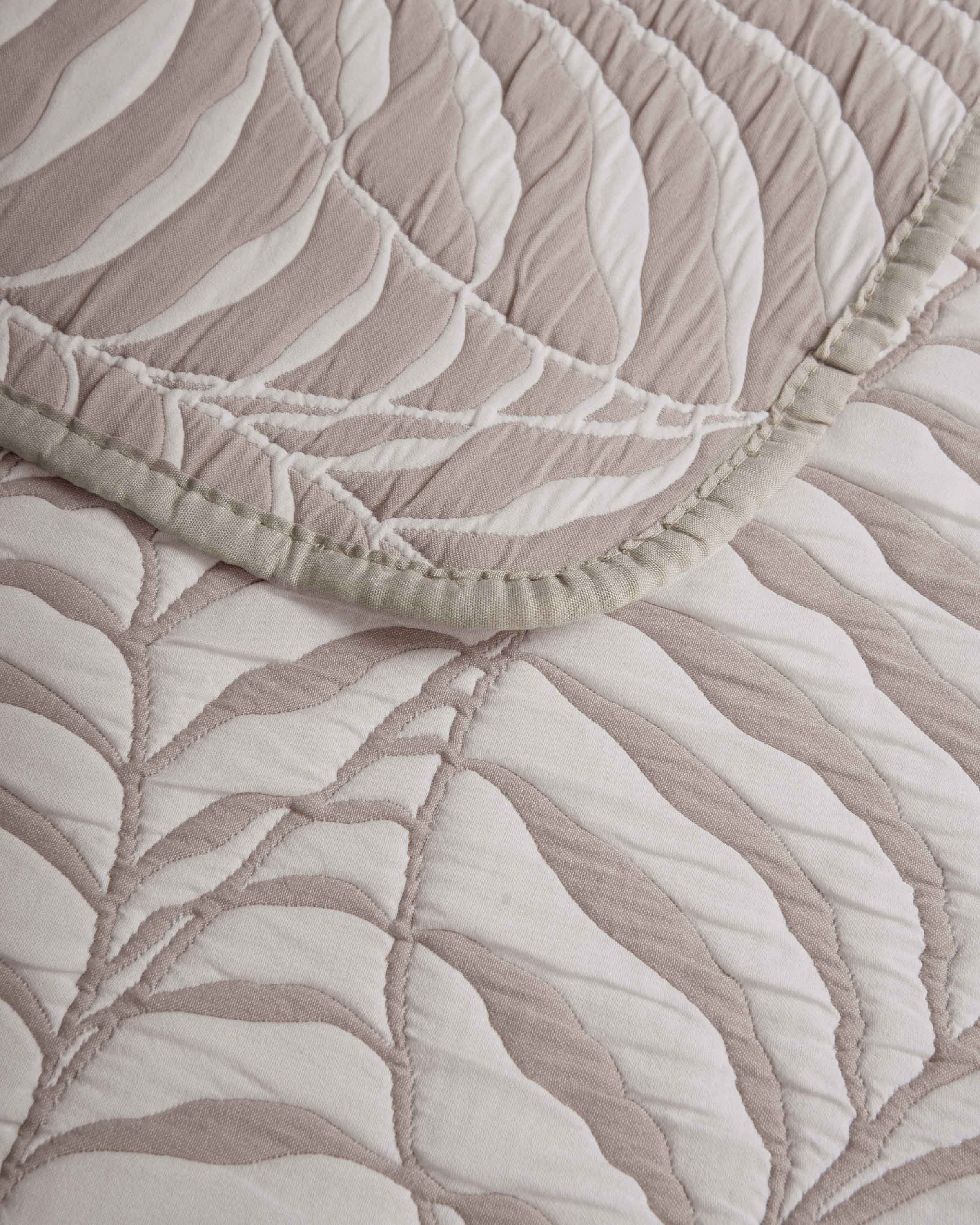 Colcha doble tela jacquard liri topo
