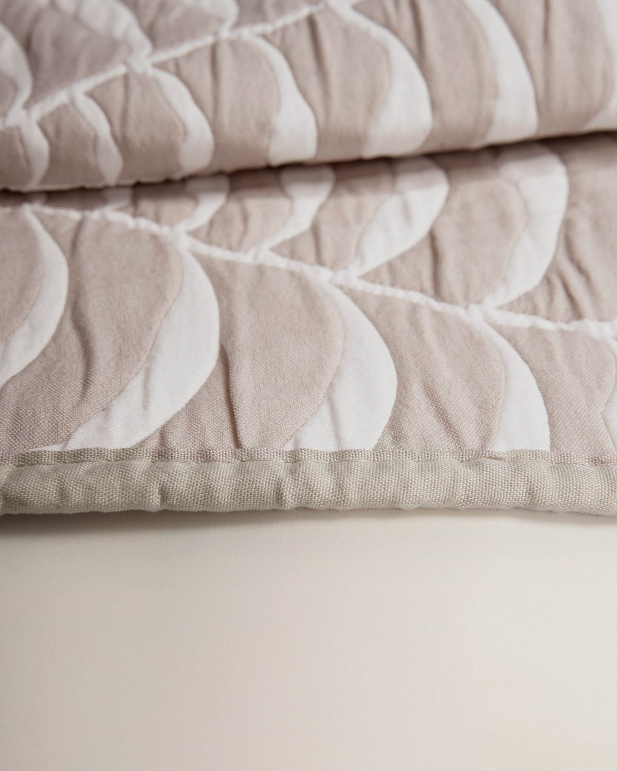 Colcha doble tela jacquard liri topo
