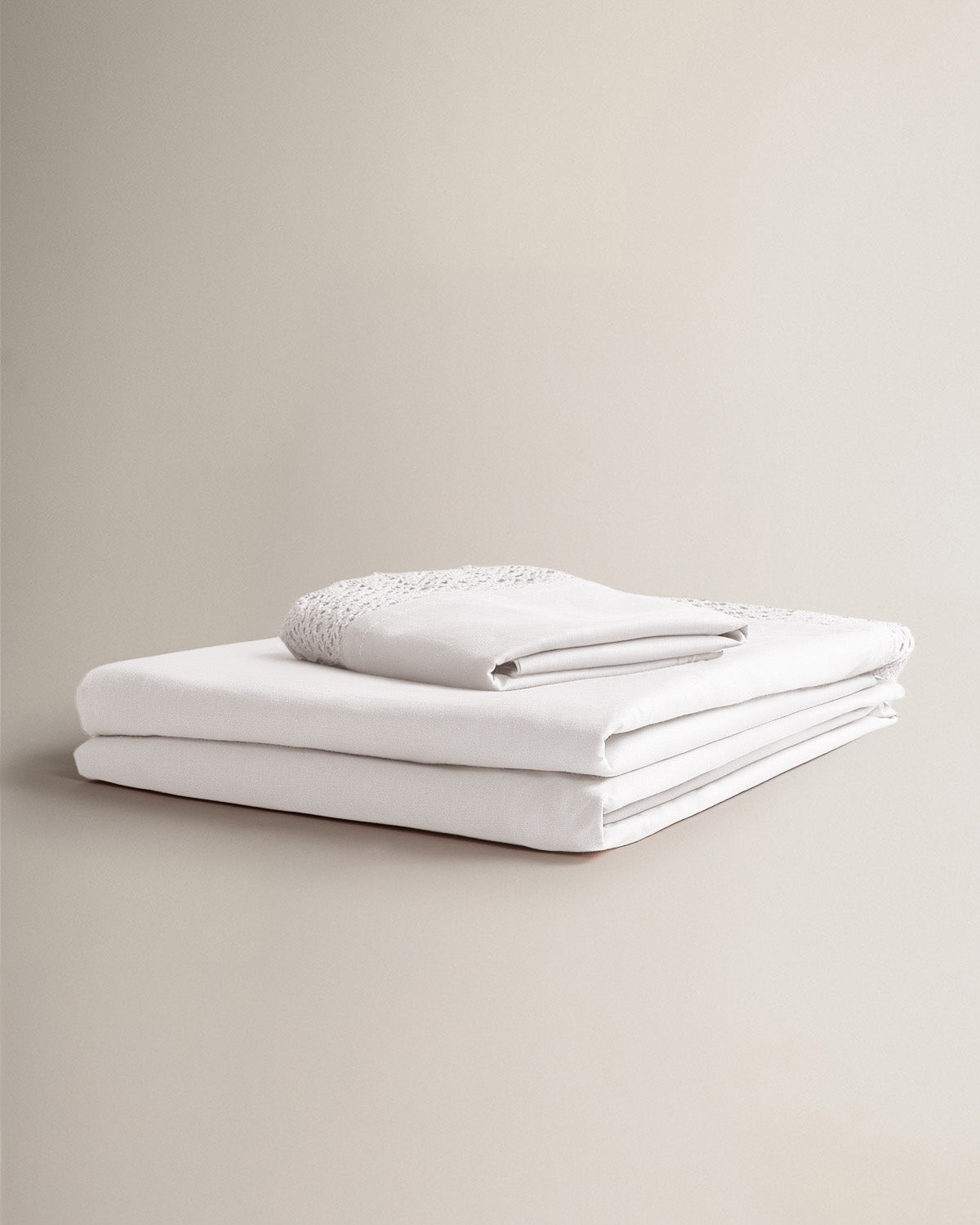 Juego sábanas 100% algodón aplique blanco