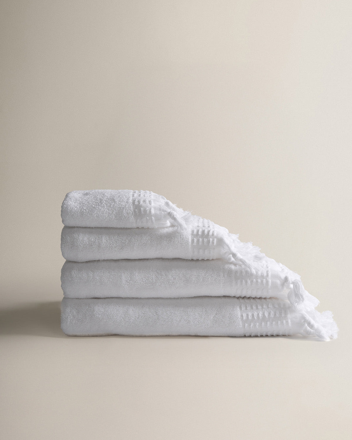 Serviette à franges unie 550 g blanche