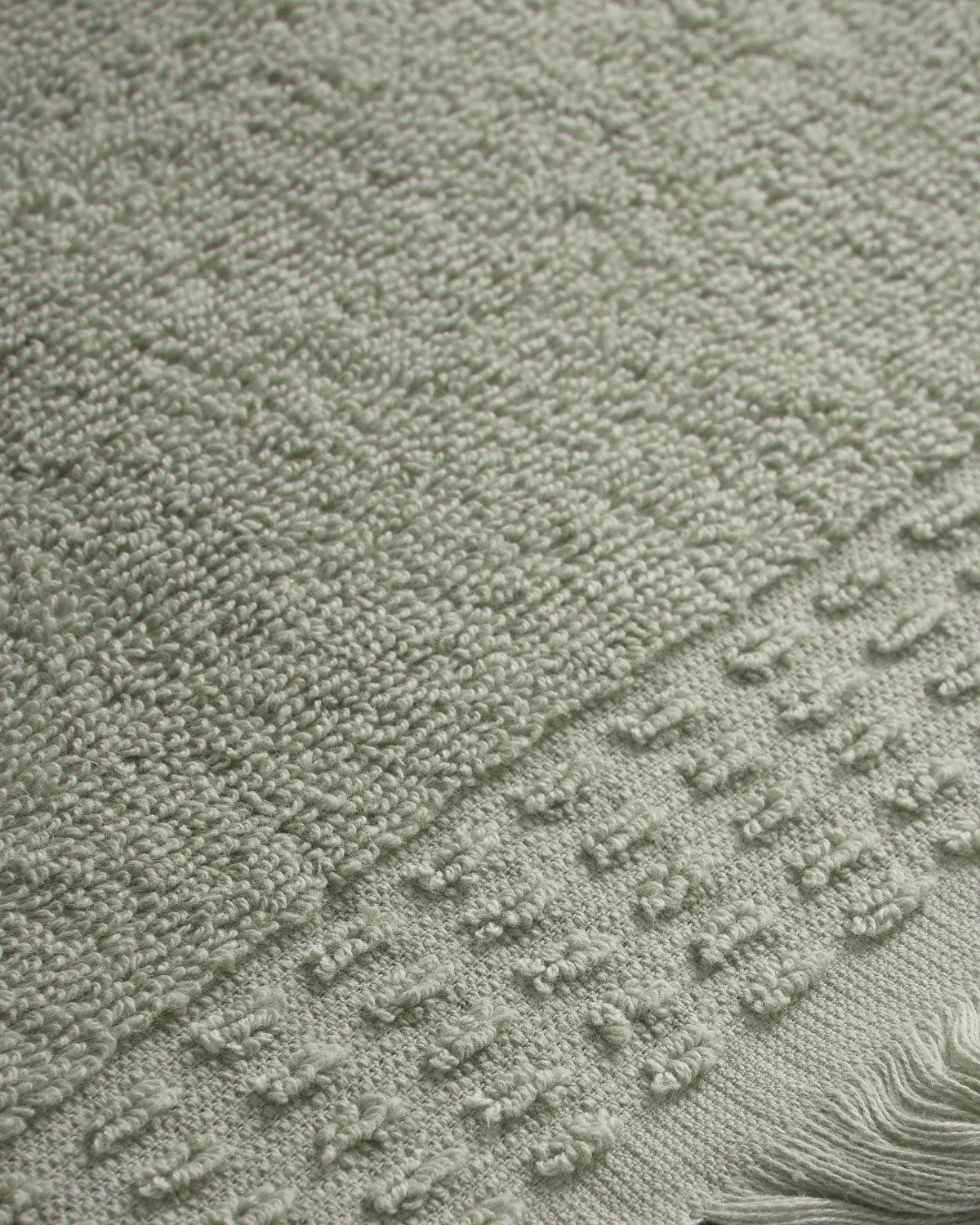 Serviette à franges unie 550 g Vert sec