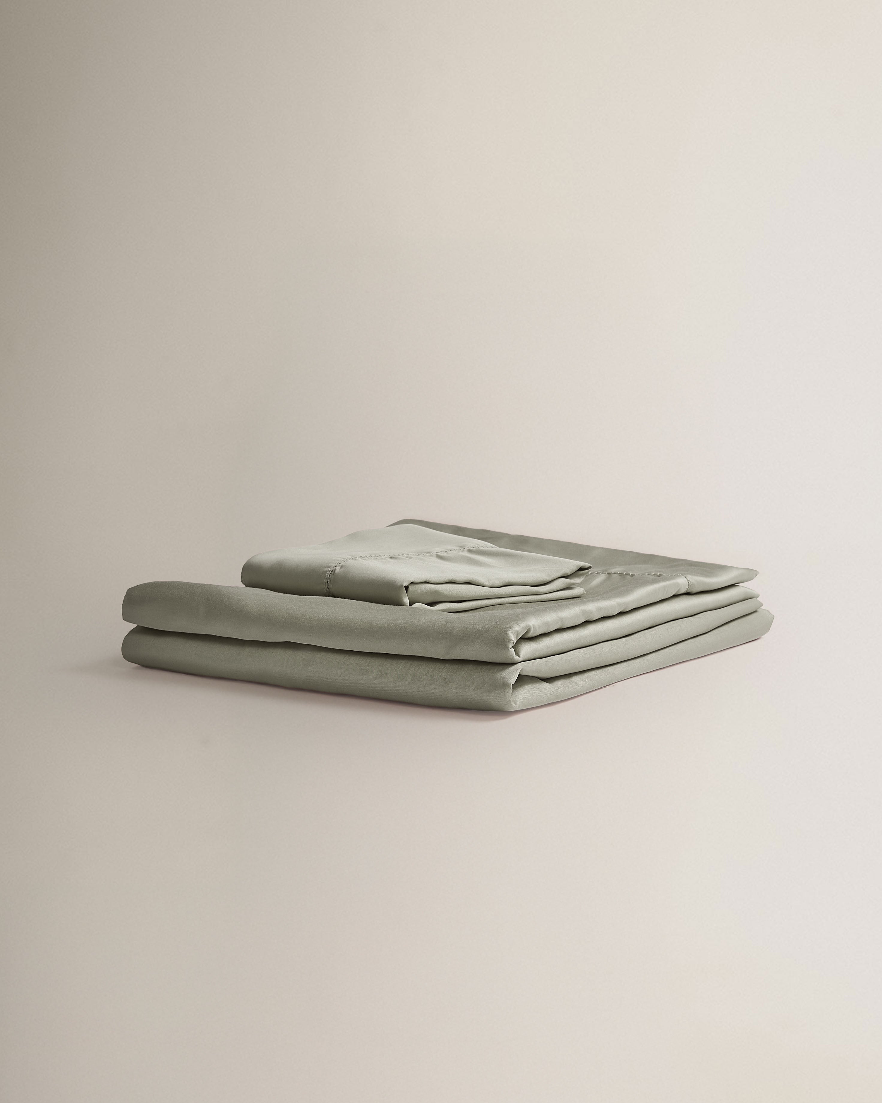 Ensemble de draps en satin avec bordure unie, vert sec