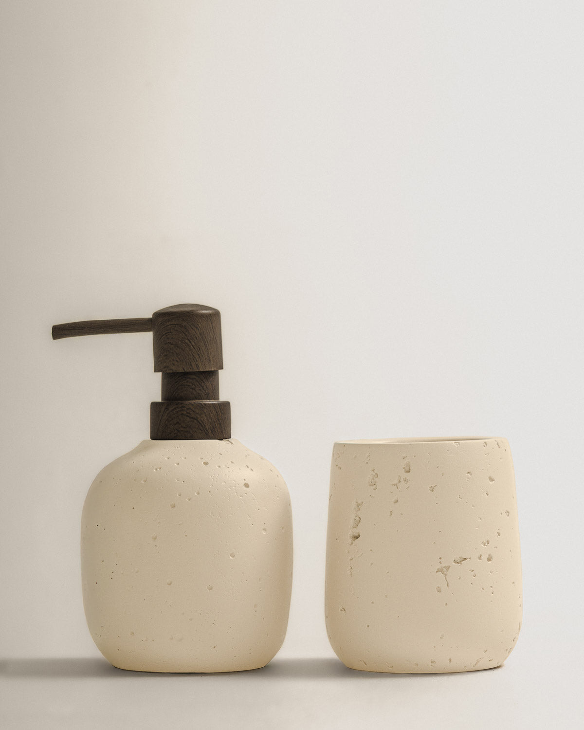 Dosificador Pequeño Baño de piedra Ventria Natural