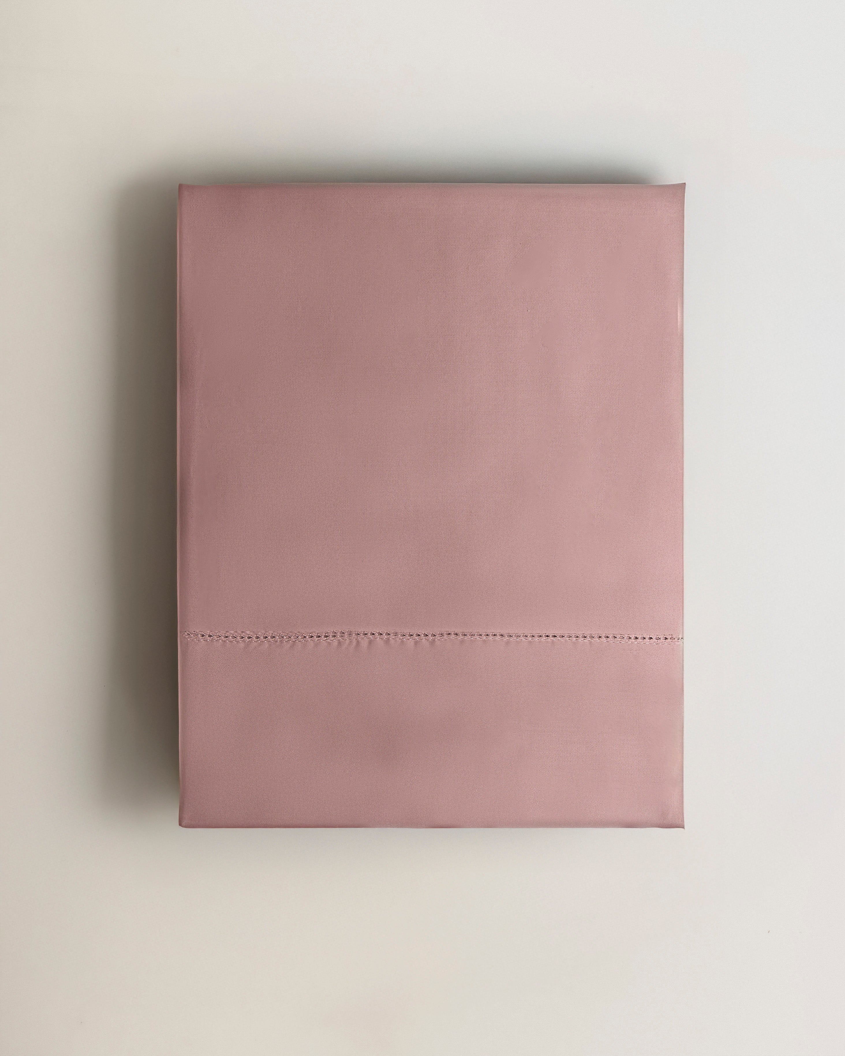 Set di lenzuola in raso rosa Keike con orlo a giorno