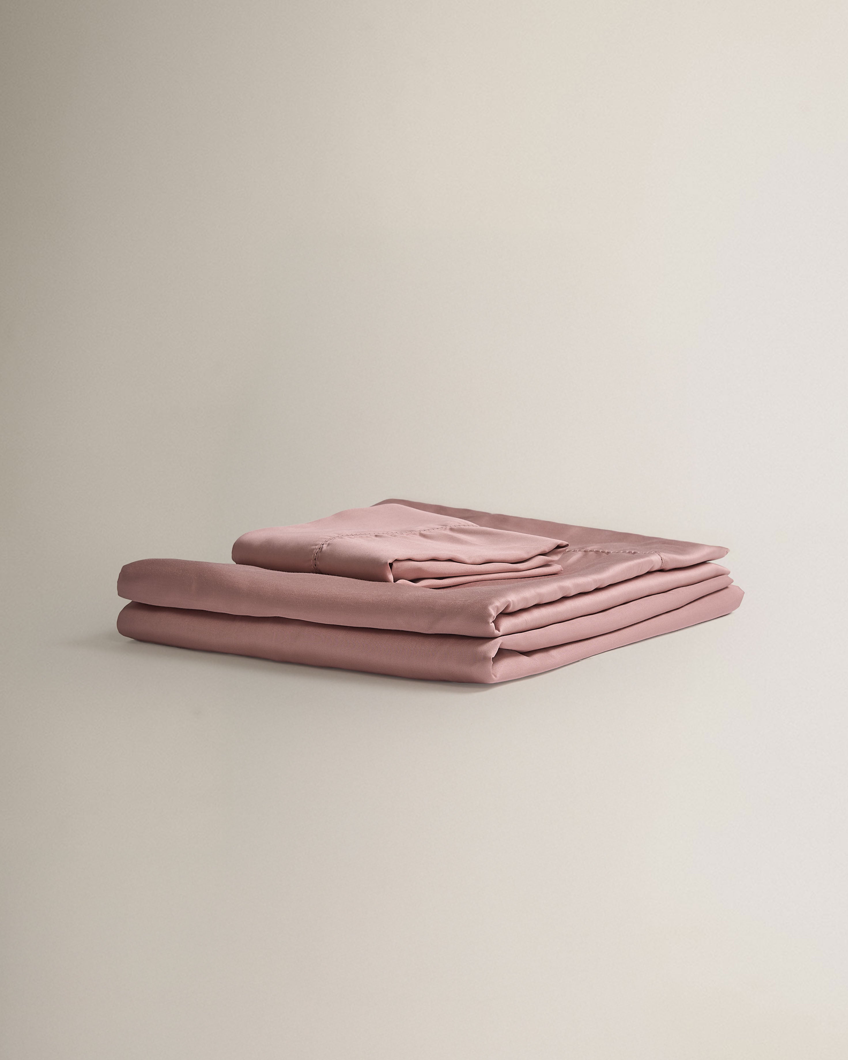 Set di lenzuola in raso rosa Keike con orlo a giorno