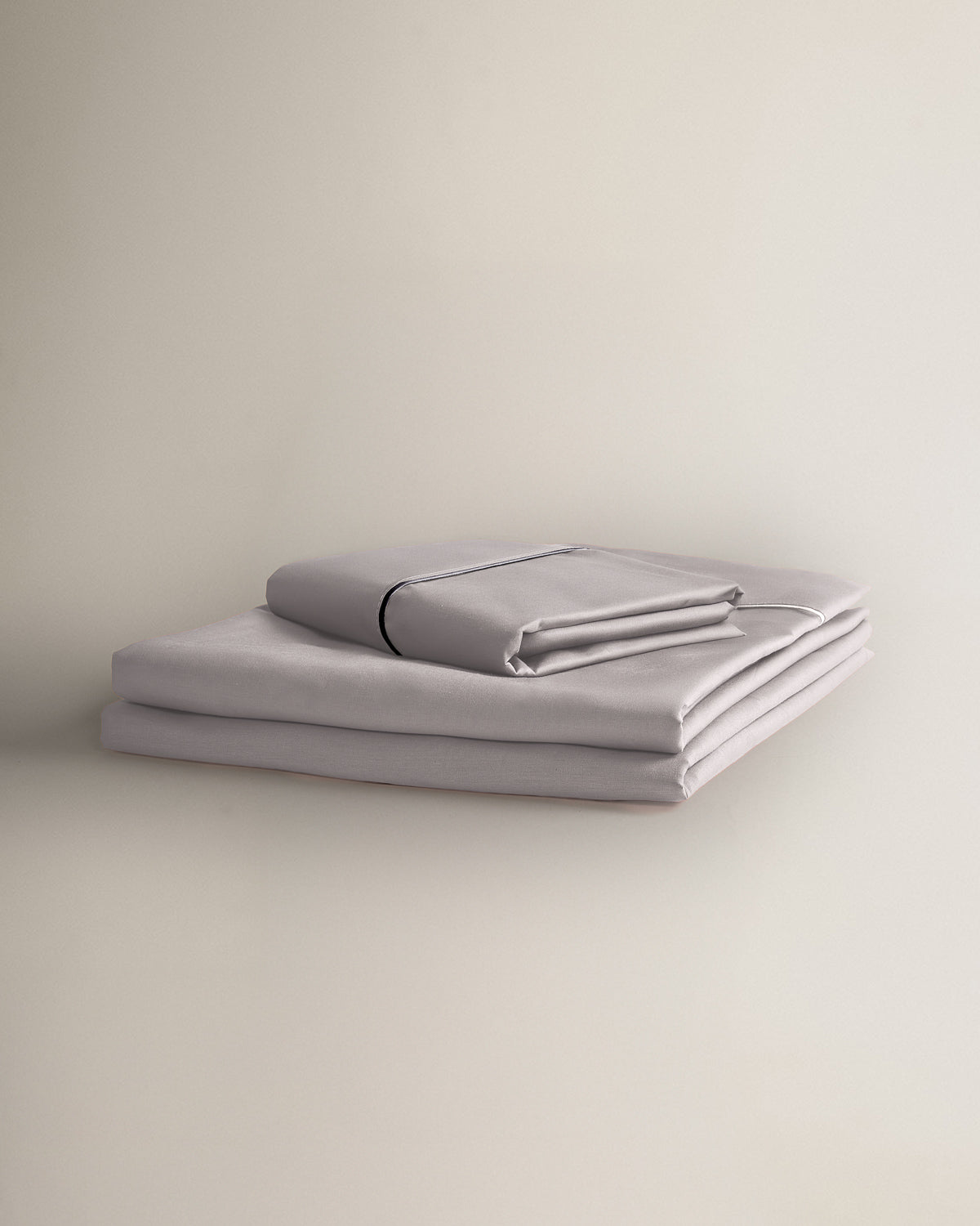 Ensemble de draps en percale de coton avec passepoil gris