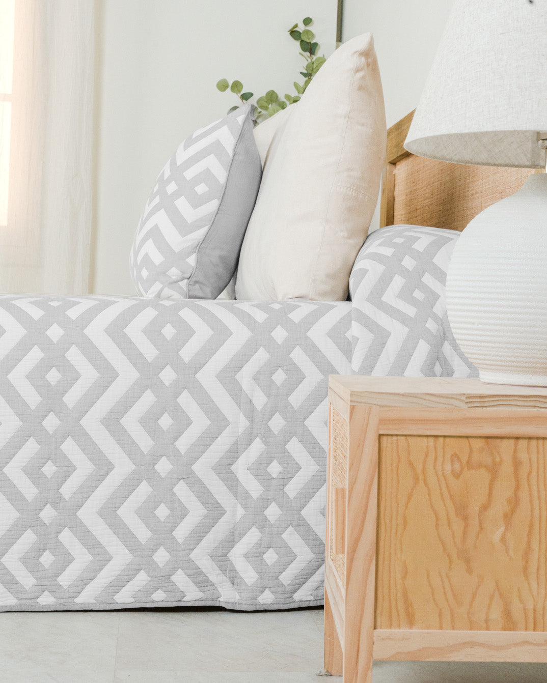 Colcha Doble Tela Algodón Jacquard  Nela Gris Claro