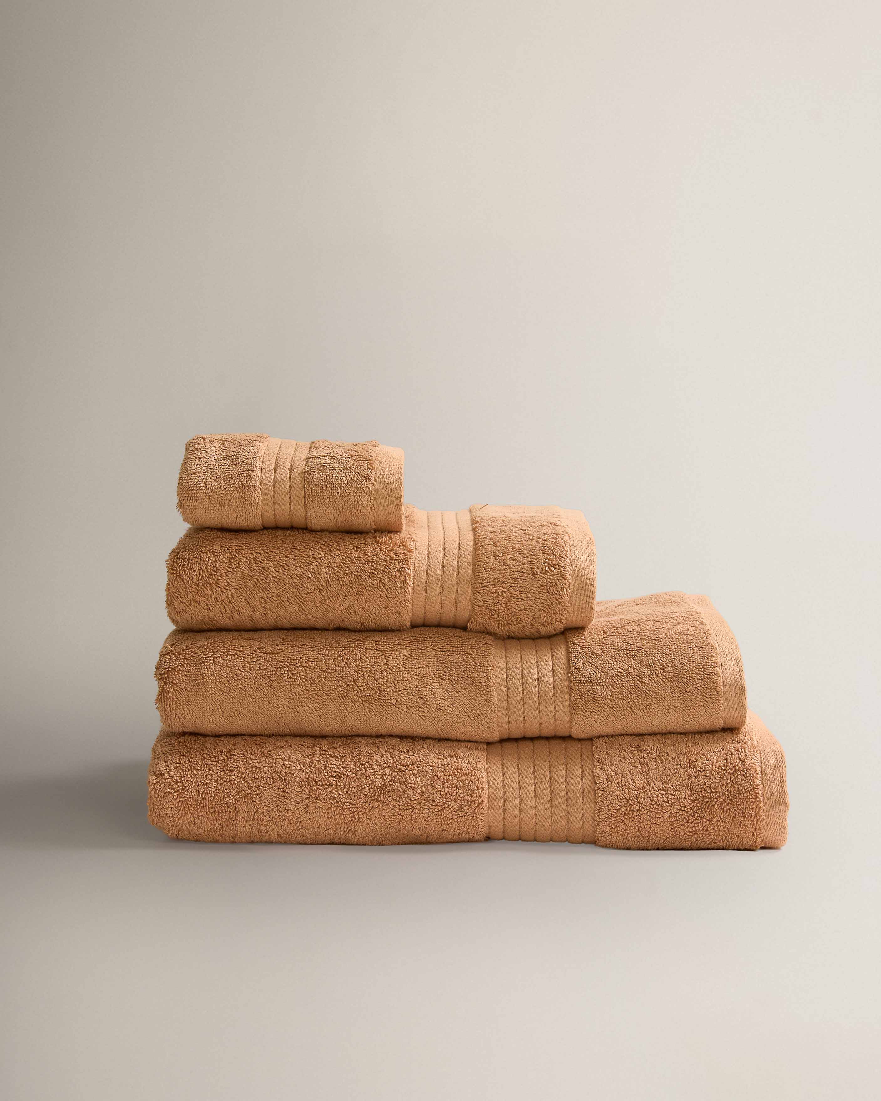 Toalla baño algodón ocre (700 gr/m²)