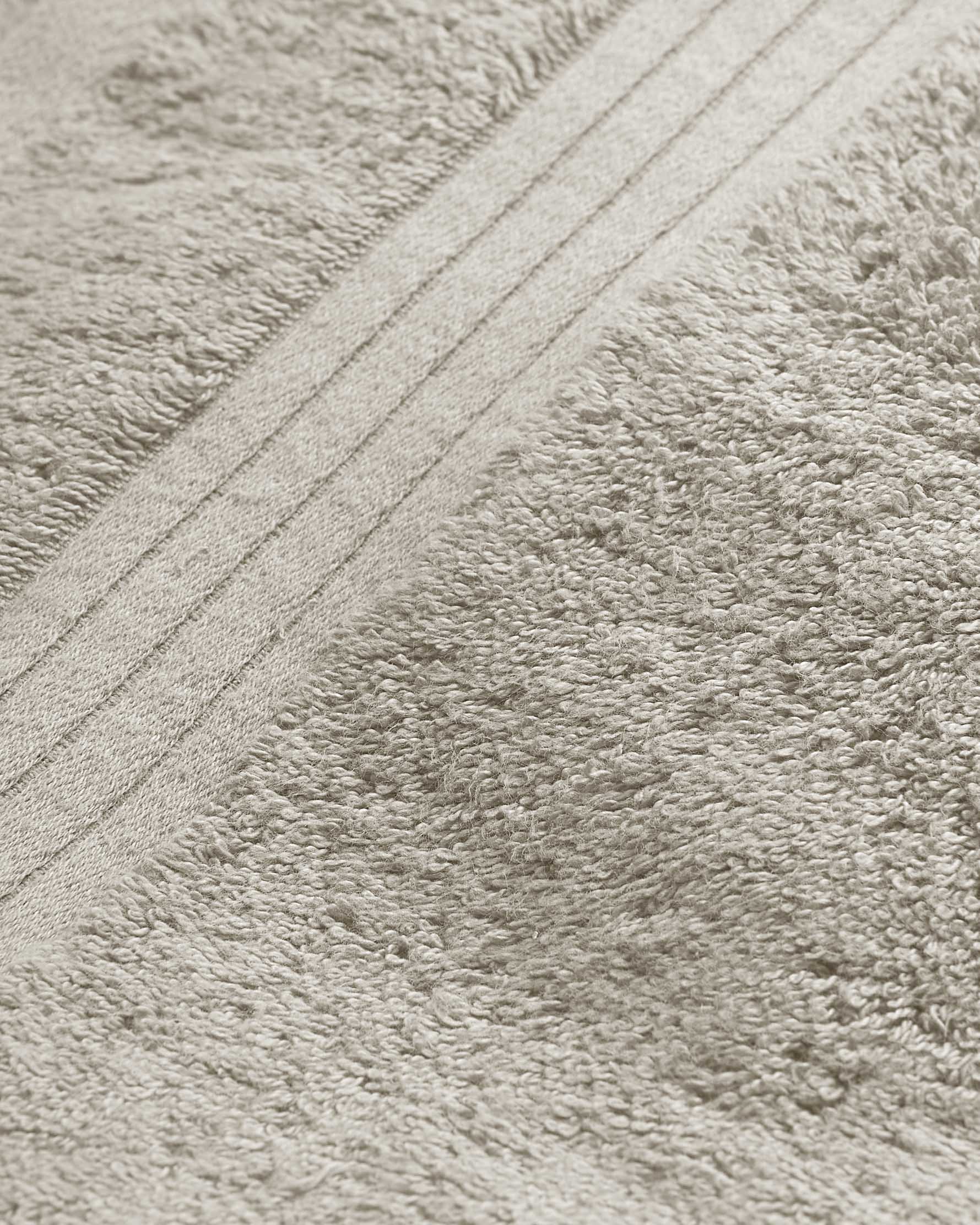 Toalla baño algodón gris claro (700 gr/m²)