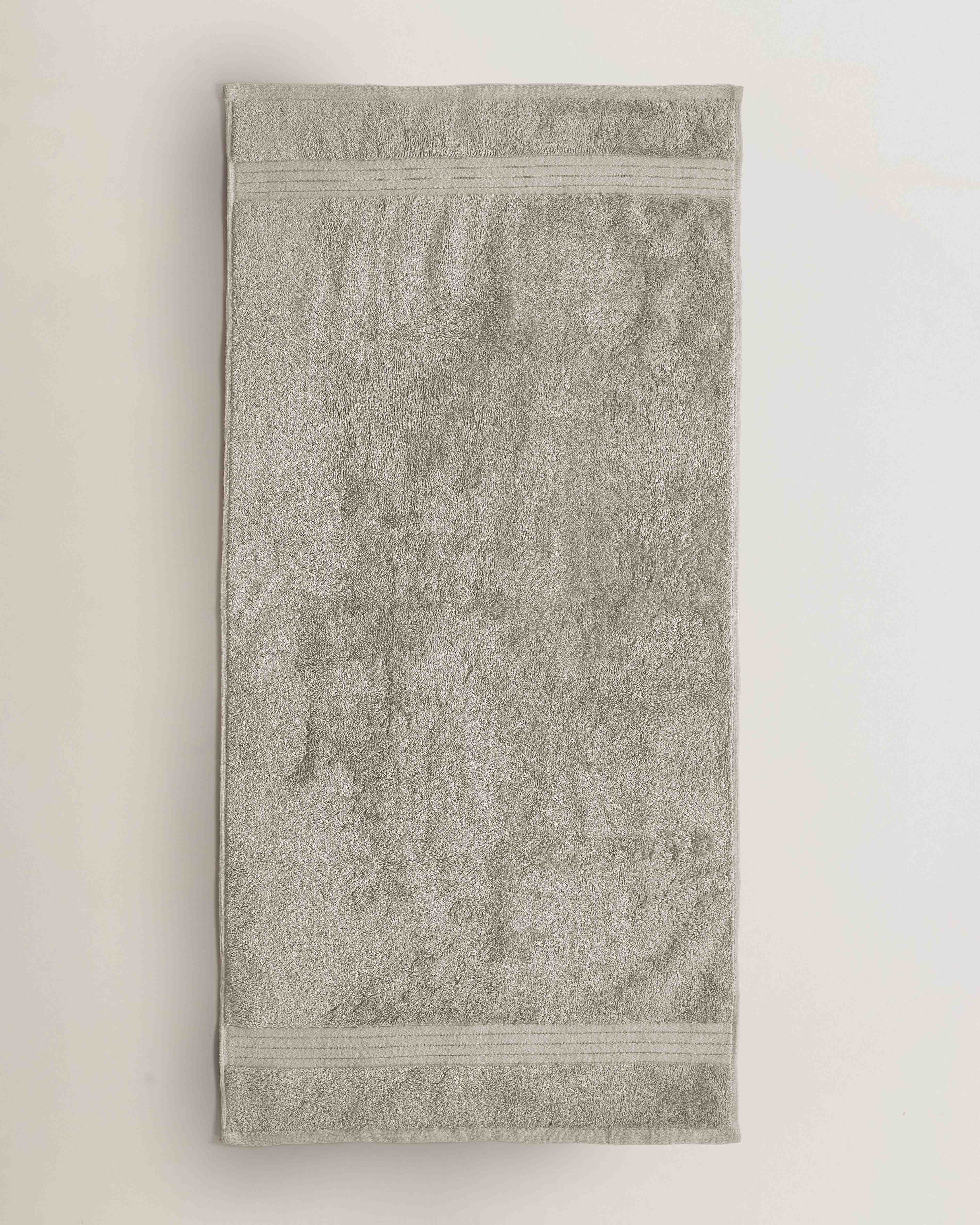 Toalla baño algodón gris claro (700 gr/m²)