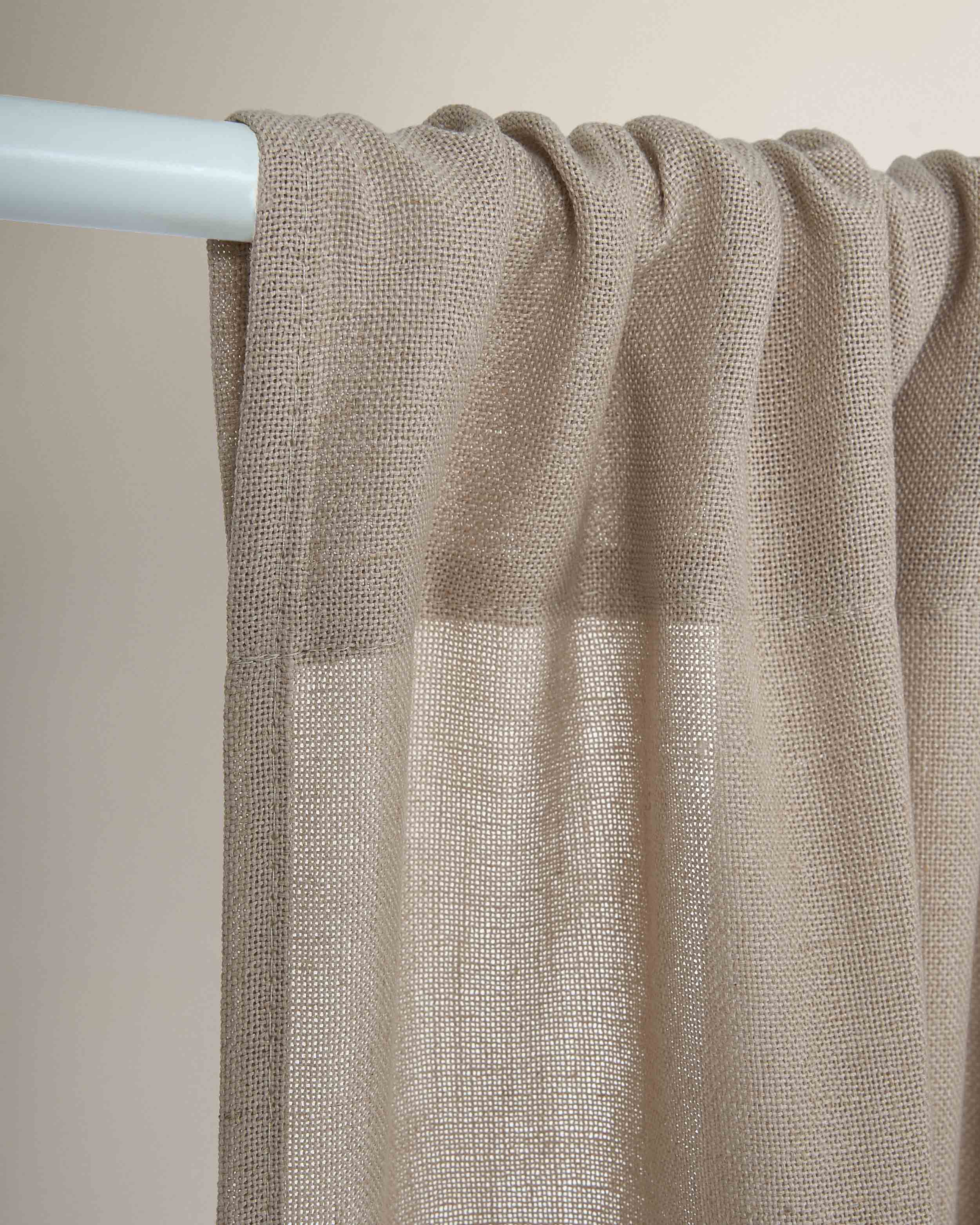 Cortina pasa barra coria translúcida arena