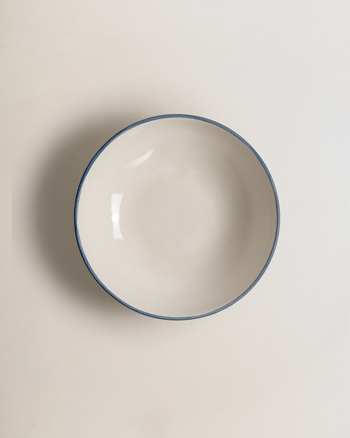 Plato hondo cerámica filo blanco