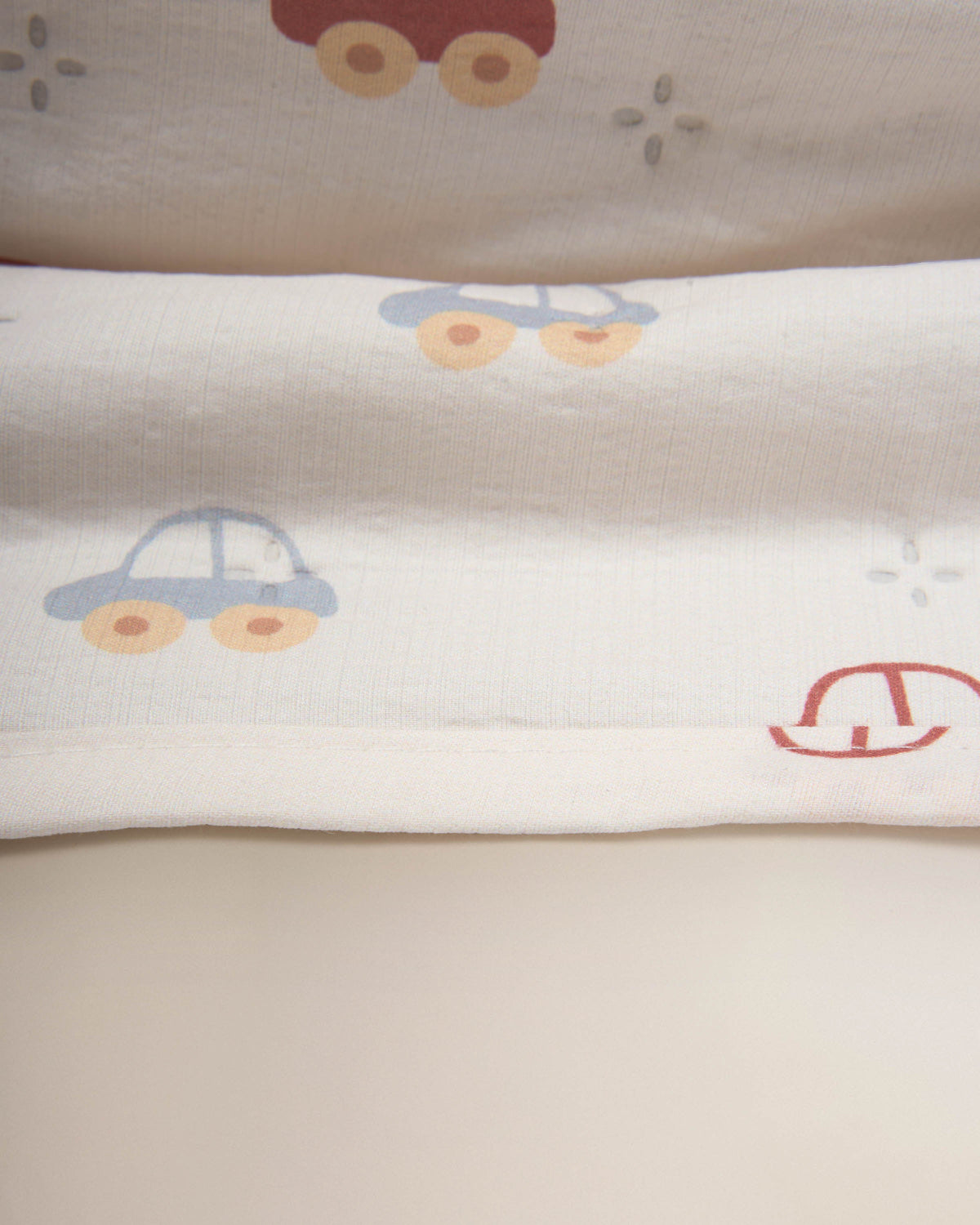 Colcha perforada infantil cars azul keike