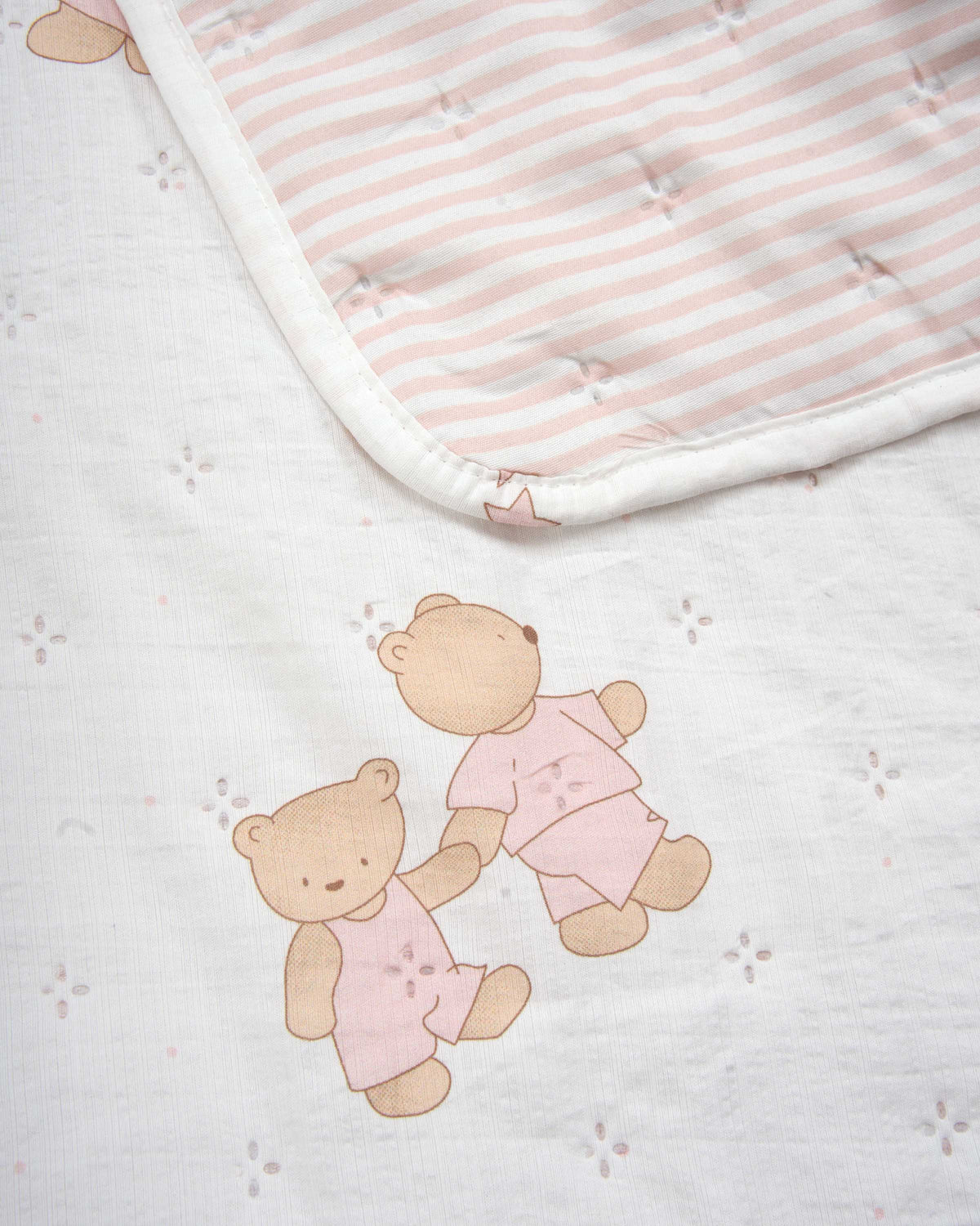 Colcha perforada infantil peluche rosa