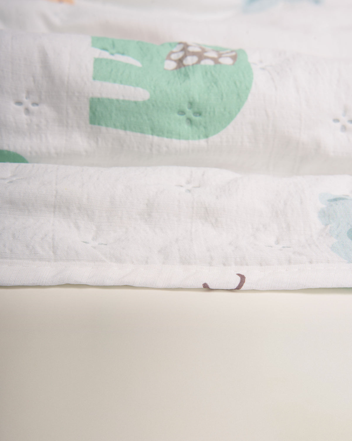 Colcha perforada infantil animales