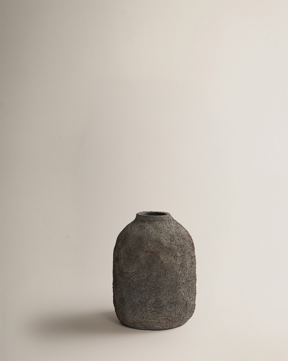 Jarrón cerámica marrón carbón