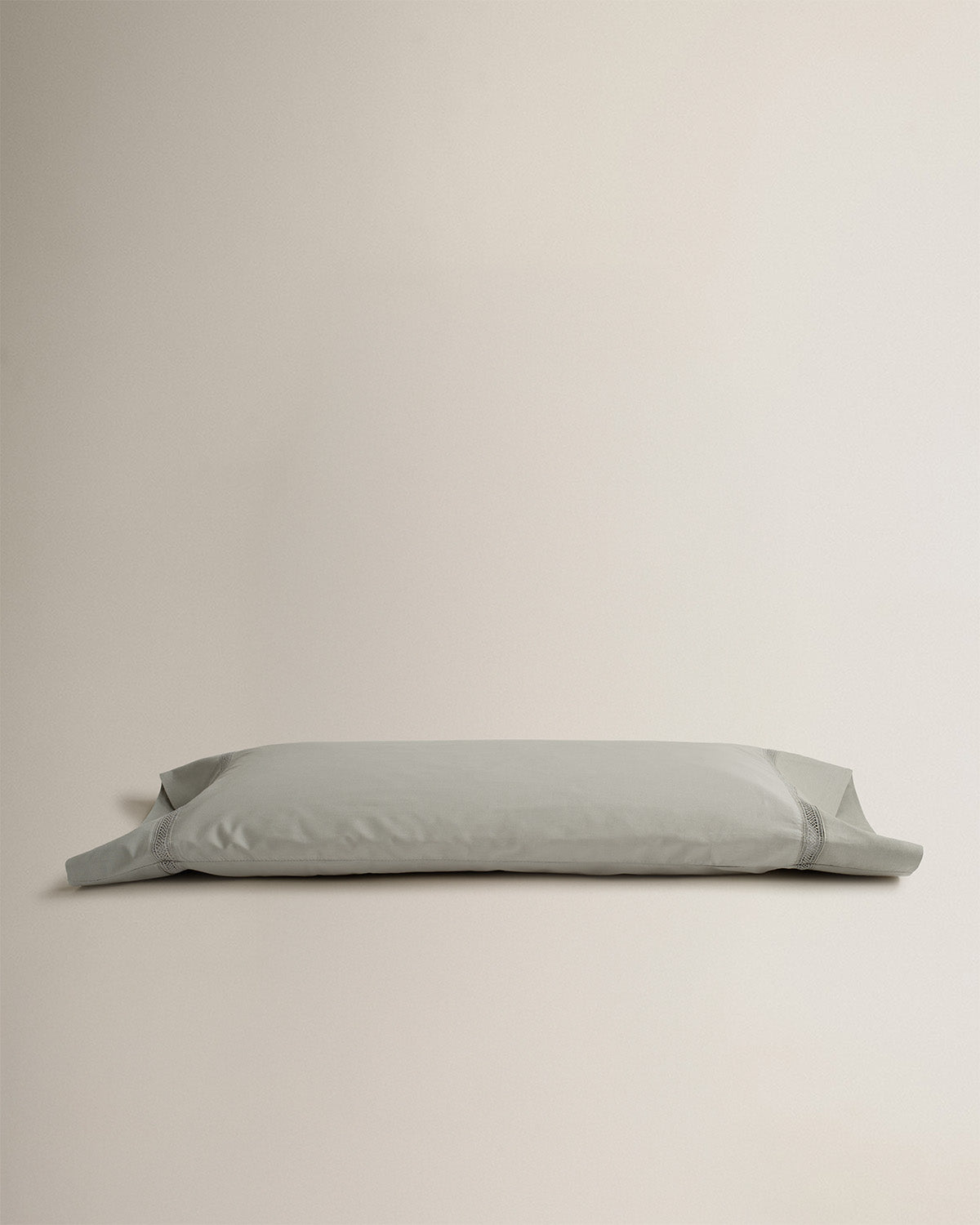 Percale cotton pillowcase with dry green lining