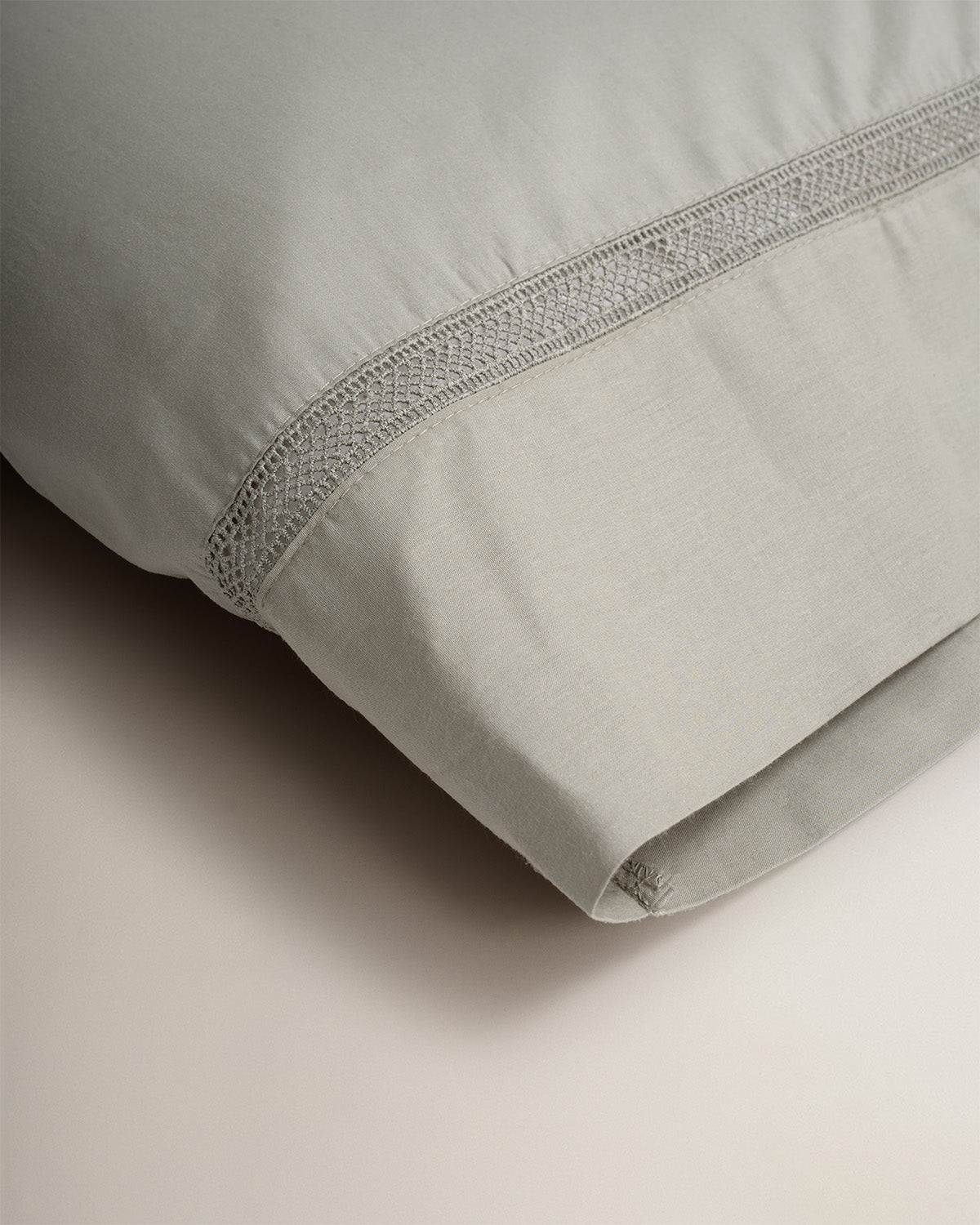 Percale cotton pillowcase with dry green lining