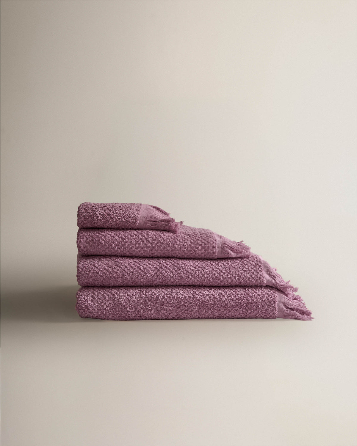 Toalla de baño 550gr chenilla flecos morado