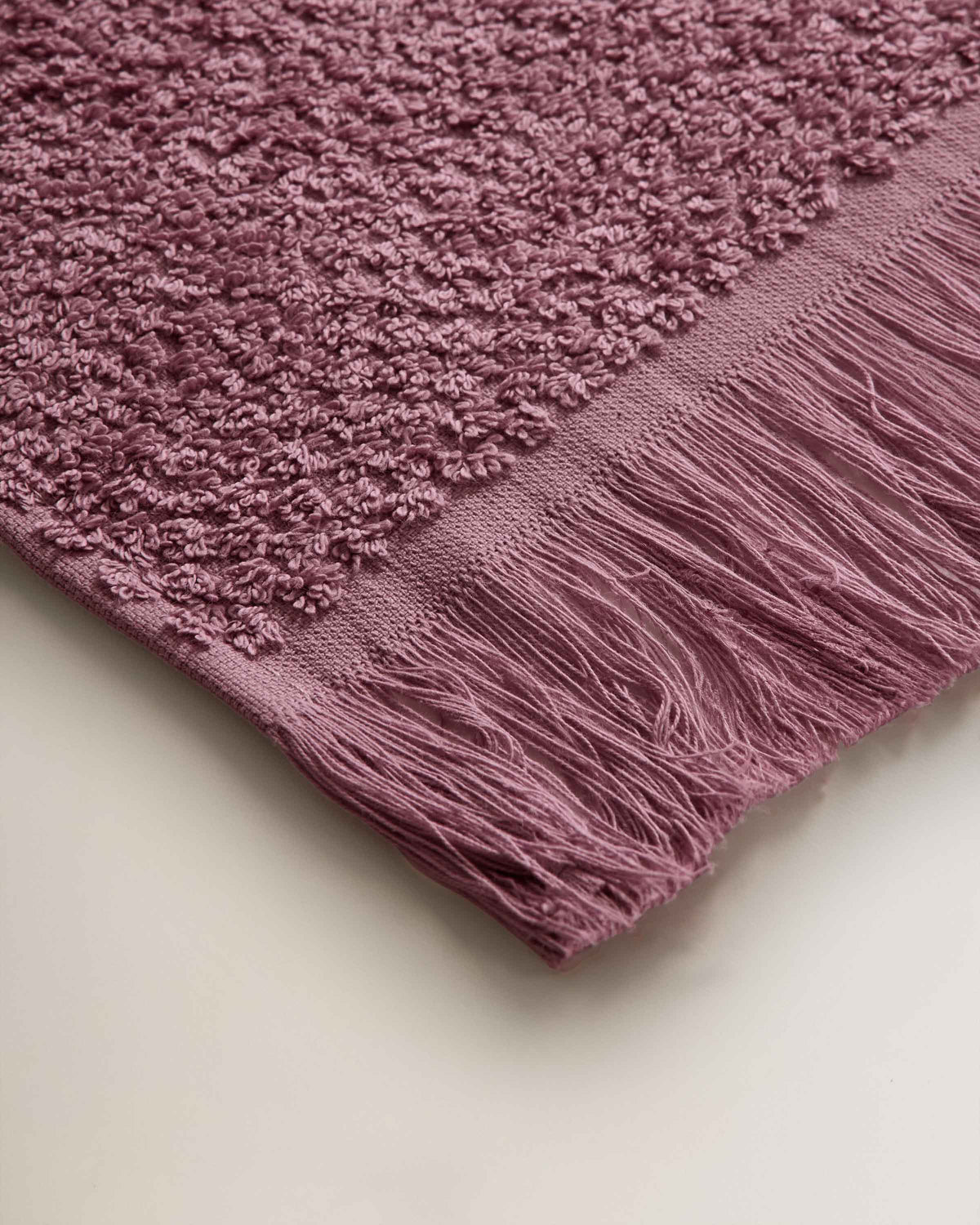 Toalla de baño 550gr chenilla flecos morado