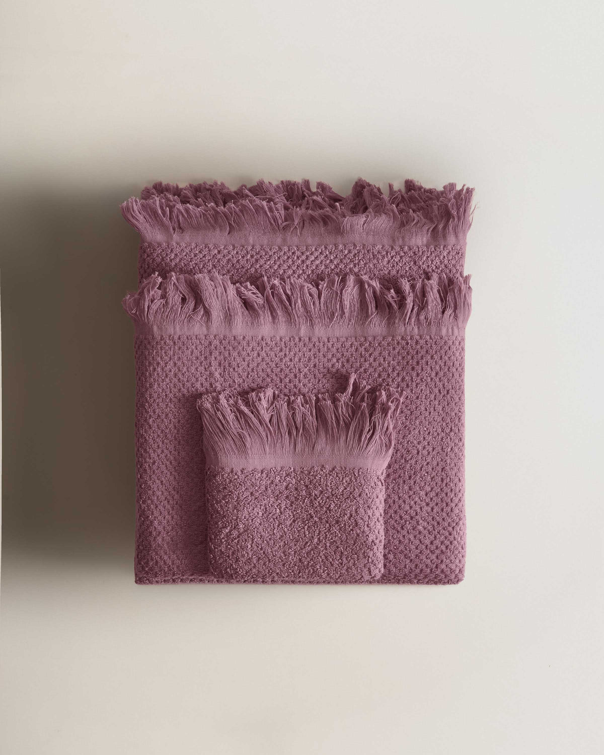 Toalla de baño 550gr chenilla flecos morado
