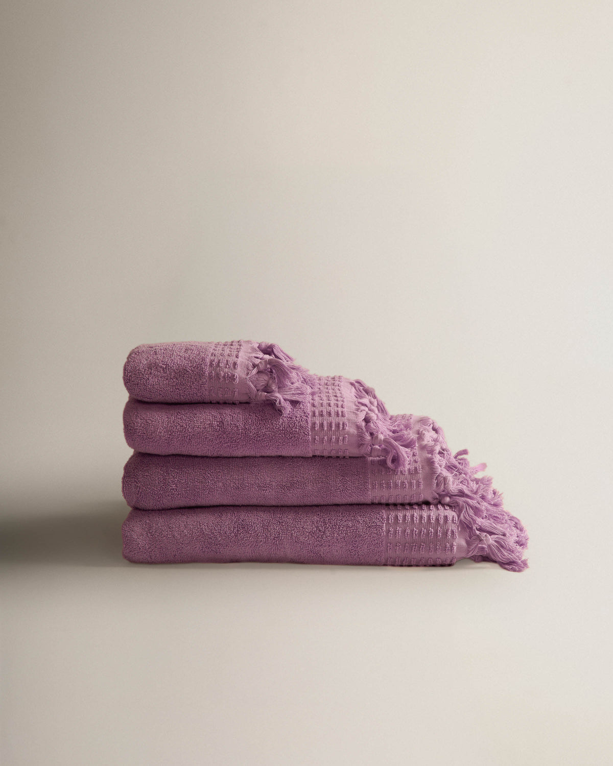 Toalla de baño 550gr flecos morado