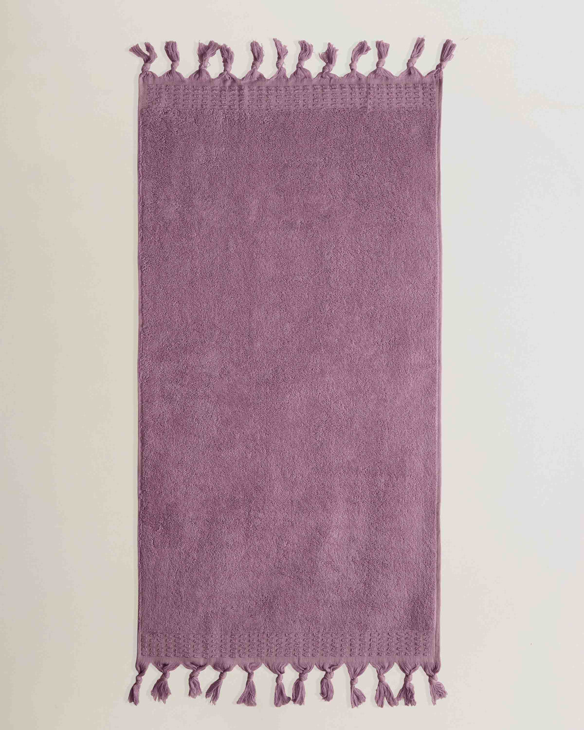 Toalla de baño 550gr flecos morado