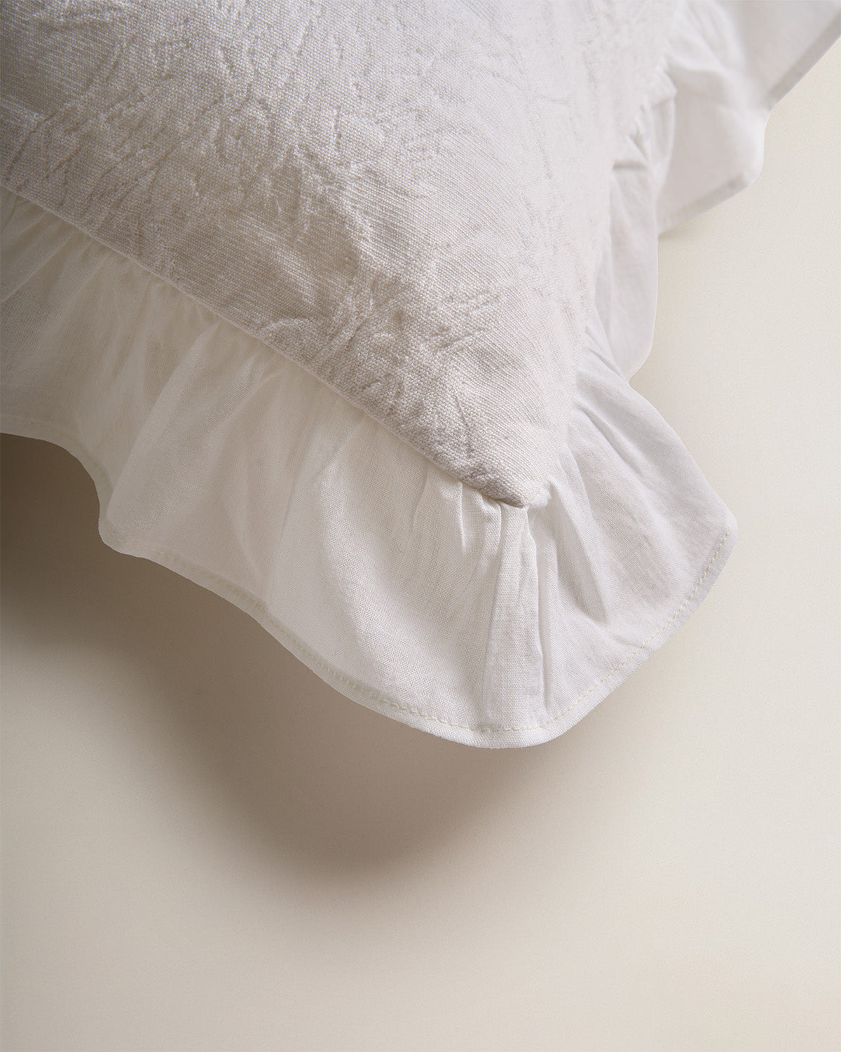 Cojín algodón ruffle blanco