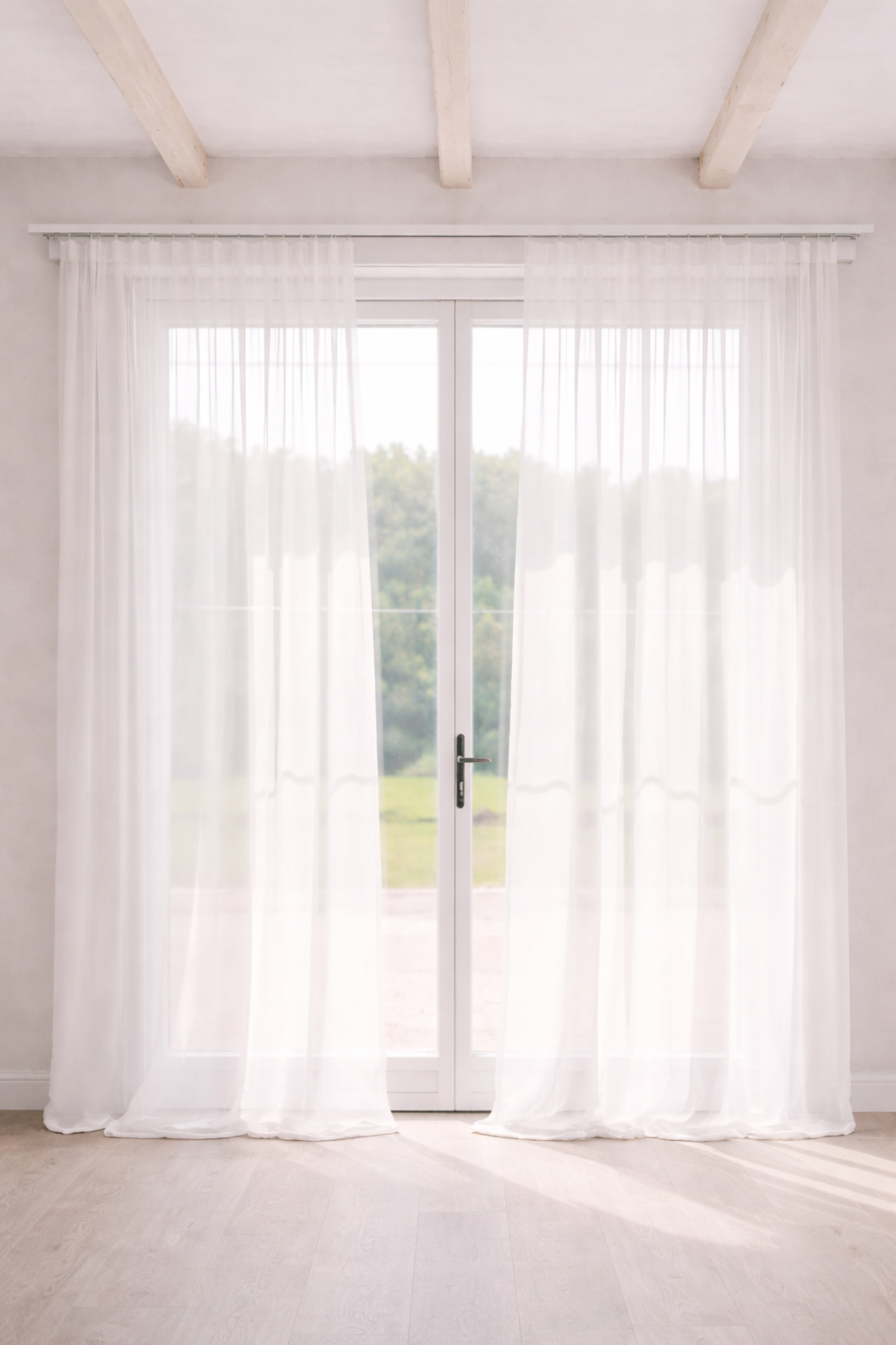 Rideau à vagues américaines parfaites, aspect rustique naturel.