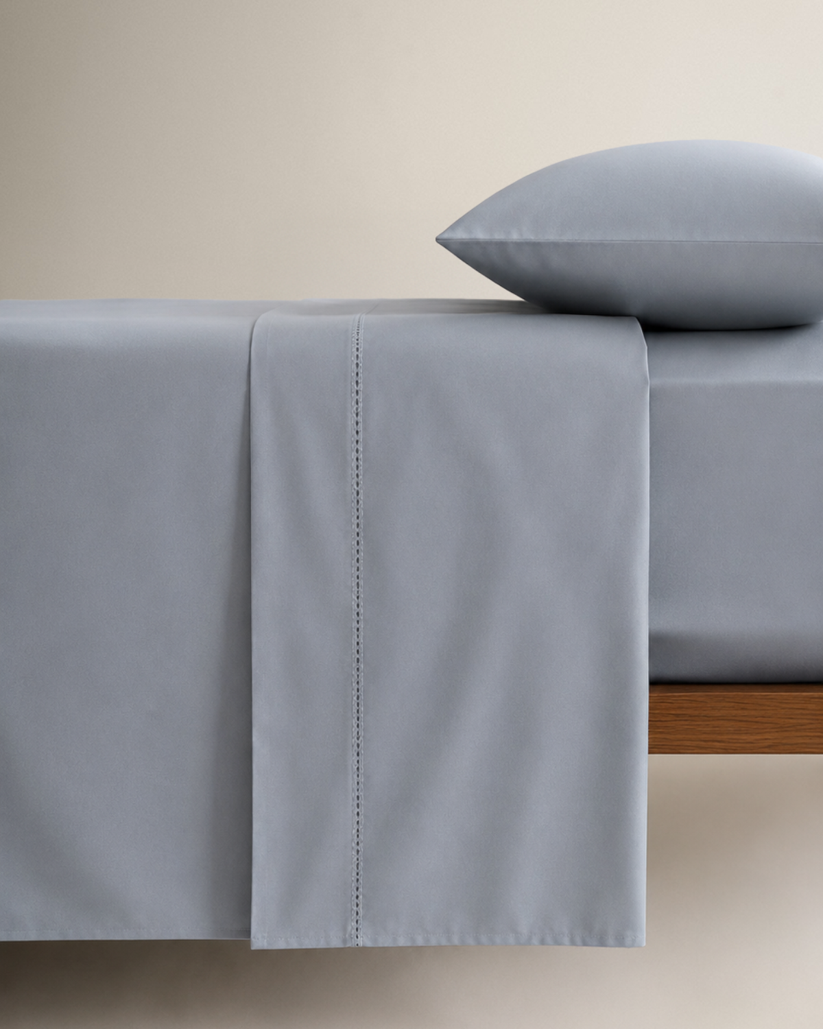 Parure de draps Keike en satin bleu uni avec ourlet piqué
